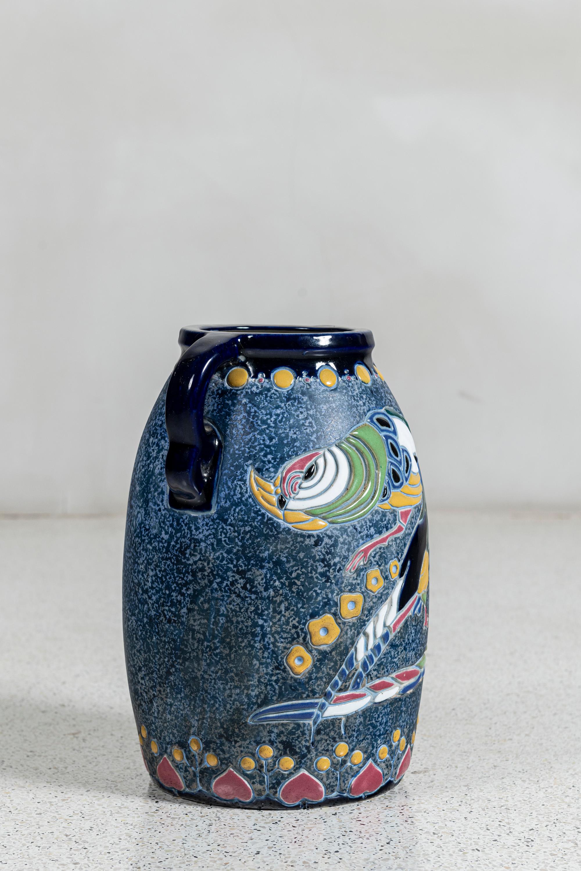 Début du 20ème siècle Vase en céramique émaillée signé Amphora, Autriche, vers 1920. en vente
