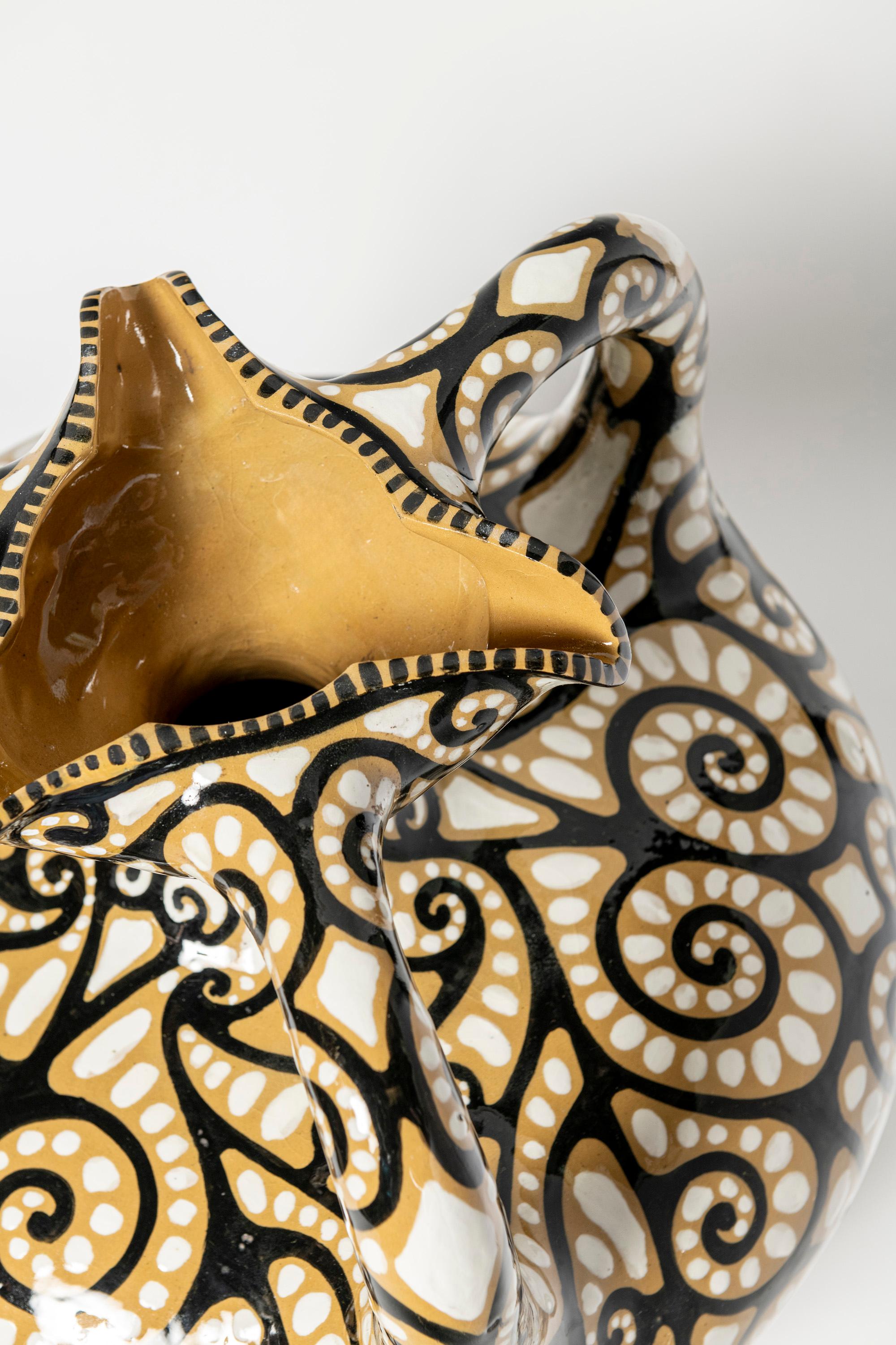 Enamel Ceramic Vase Signed V. Cavalieri, Argentina, circa 1940. In Good Condition For Sale In Buenos Aires, Buenos Aires