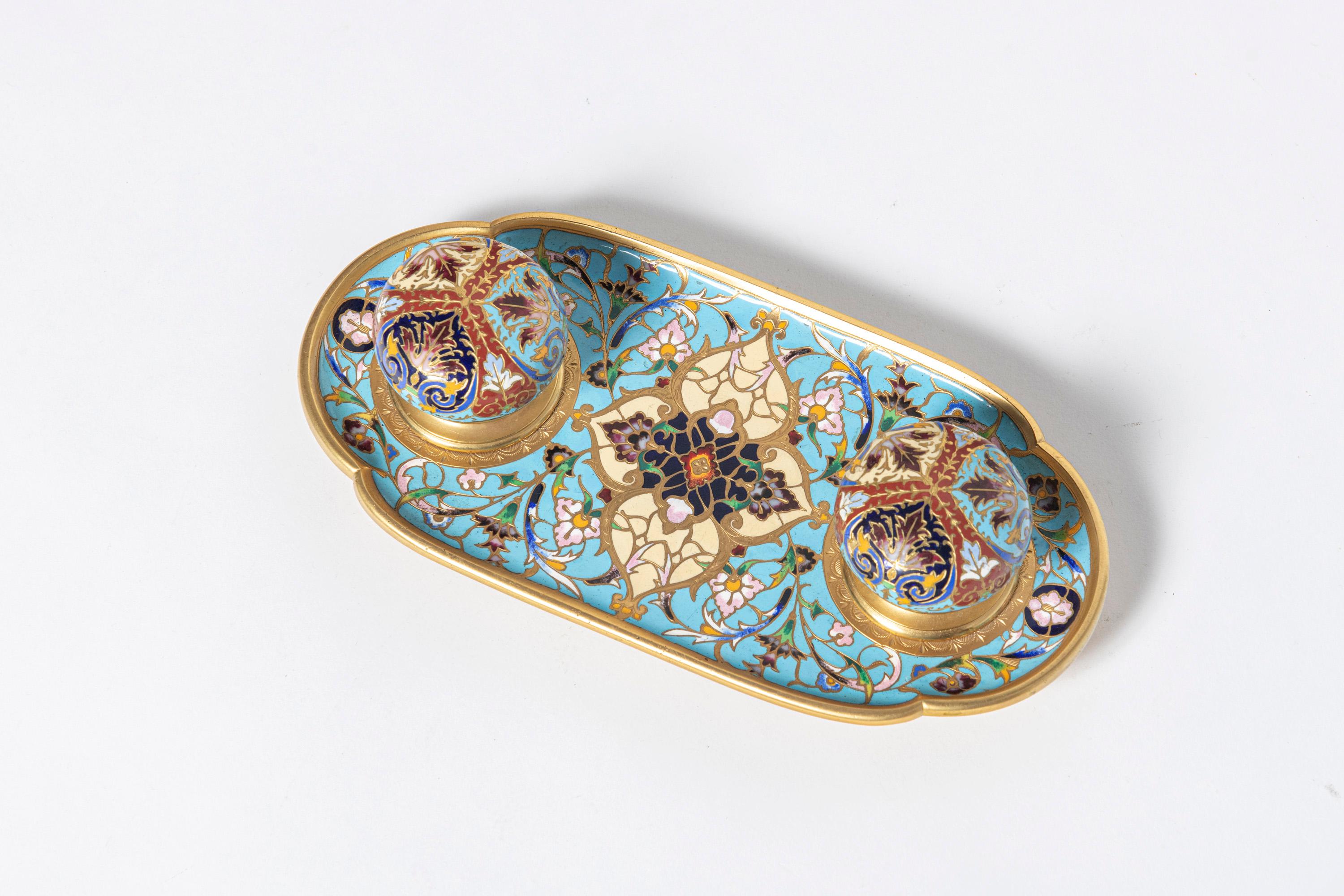 Emaille Cloissoné und vergoldete Bronze Tintenfass. Frankreich, Ende des 19. Jahrhunderts. (Belle Époque) im Angebot