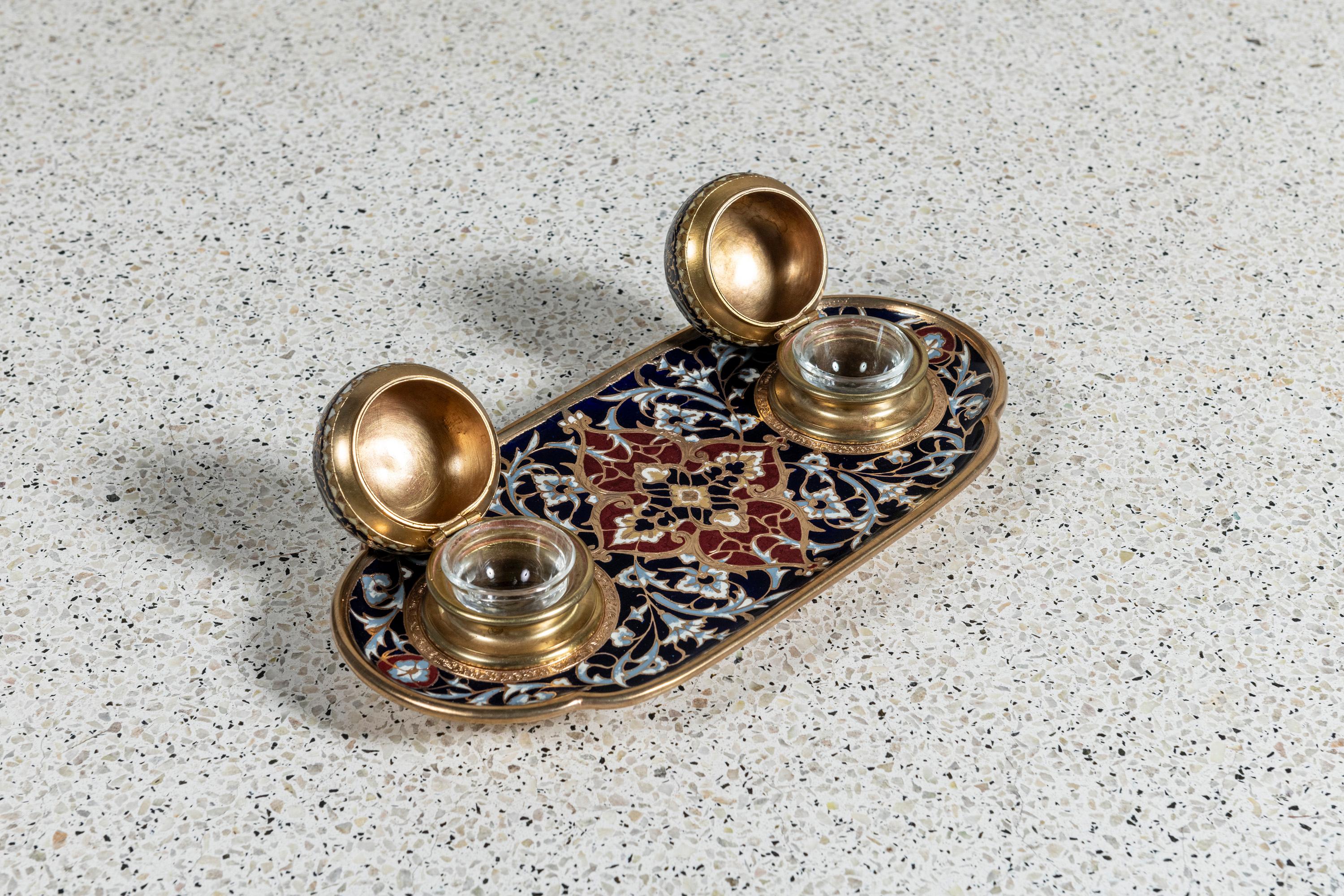 French Enamel cloissoné and gilt bronze inkwell. France, late 19th century. For Sale