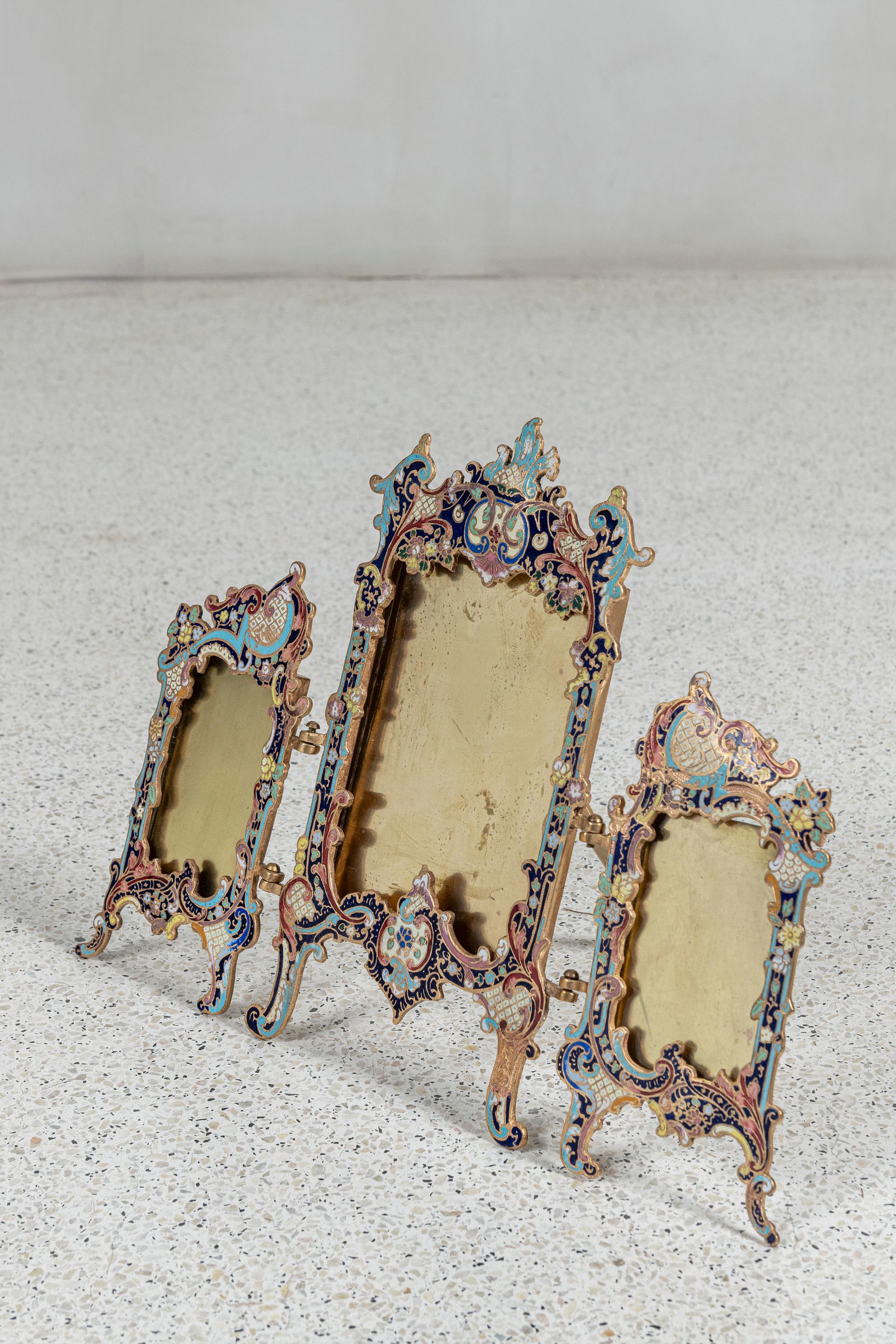 Rococo Enamel cloissoné and gilt bronze picture frame. France, late 19th century. For Sale