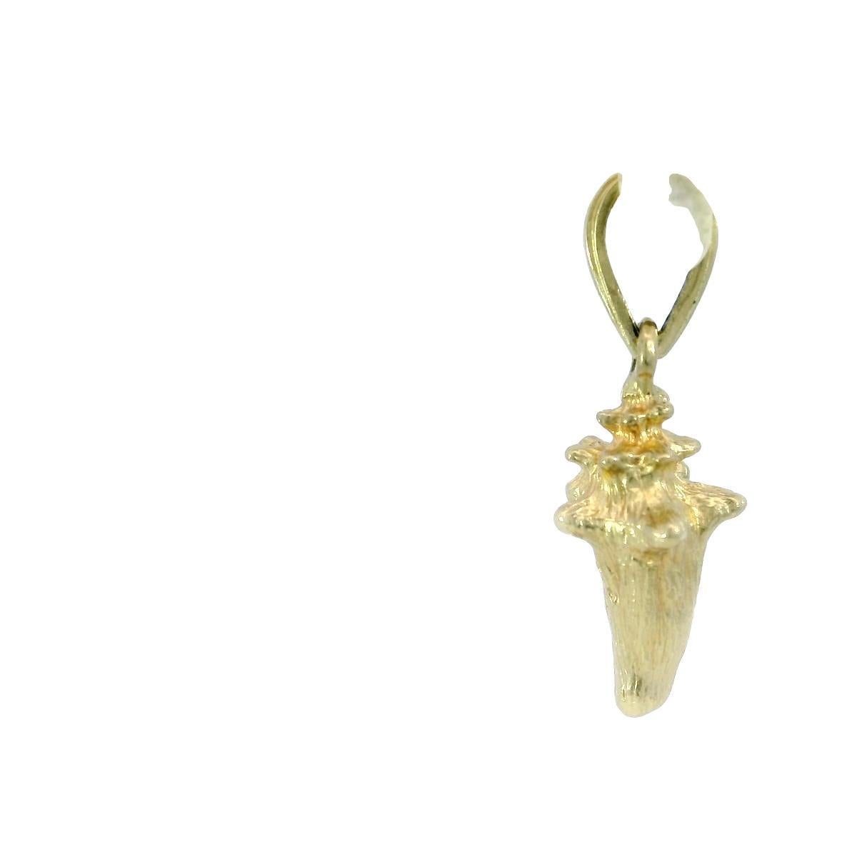 Pendentif en or jaune 14K avec breloque en émail en forme de coquille de conque 3D Pour femmes en vente