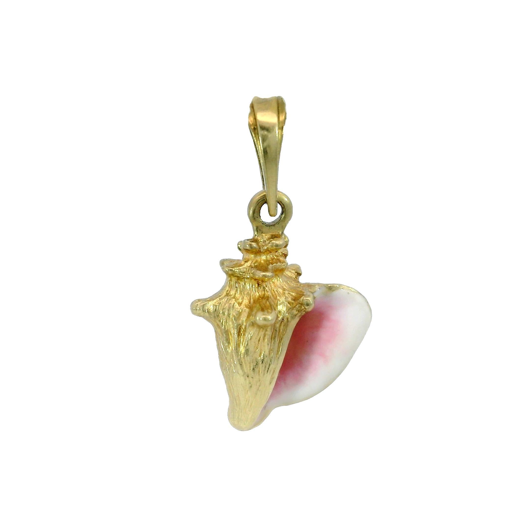 Pendentif en or jaune 14K avec breloque en émail en forme de coquille de conque 3D en vente 2