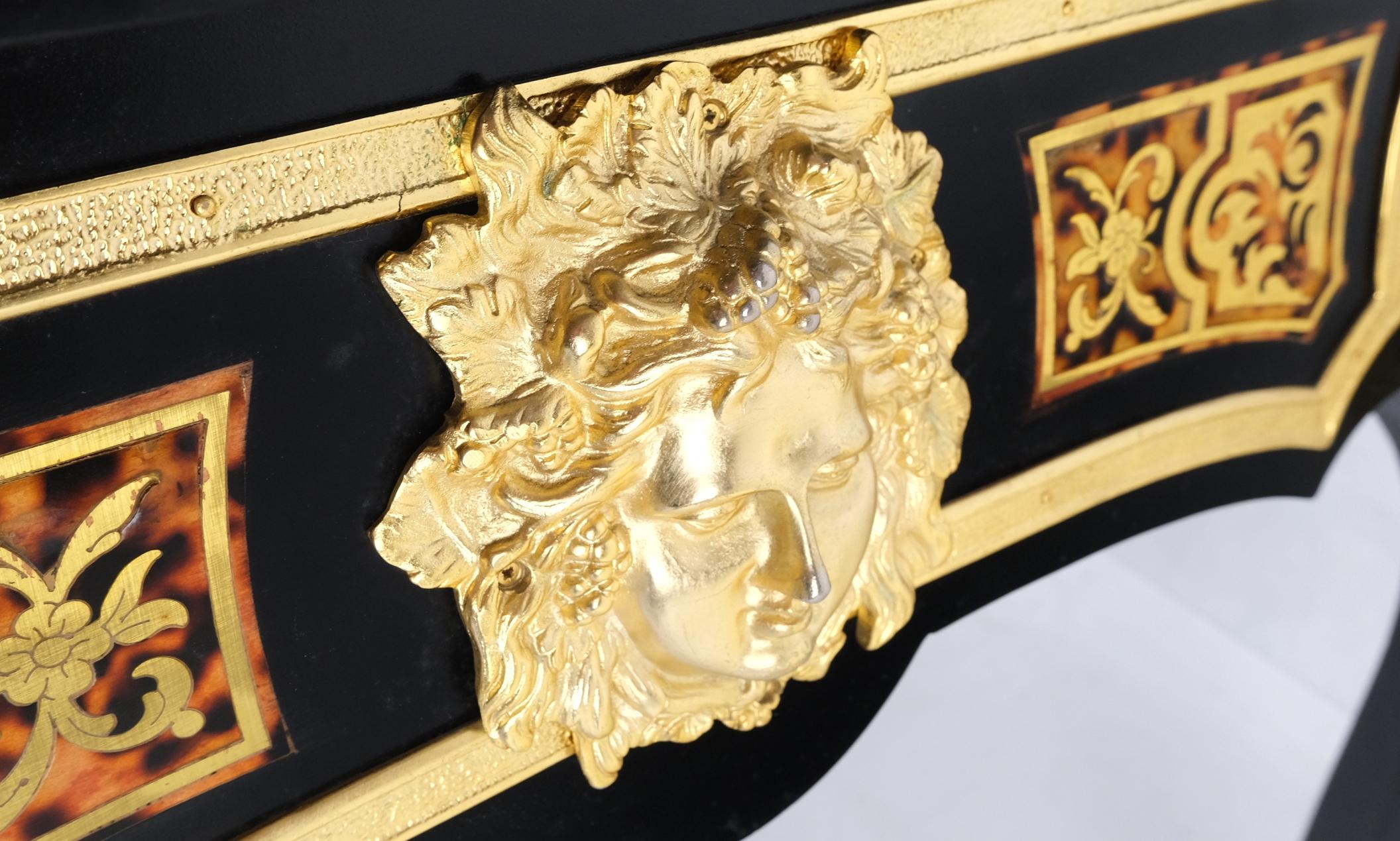 Emaille verzierte französische Louis-Revival-Schreibtisch-Konsole mit Goldbronze-Montierung  (Louis XV.) im Angebot