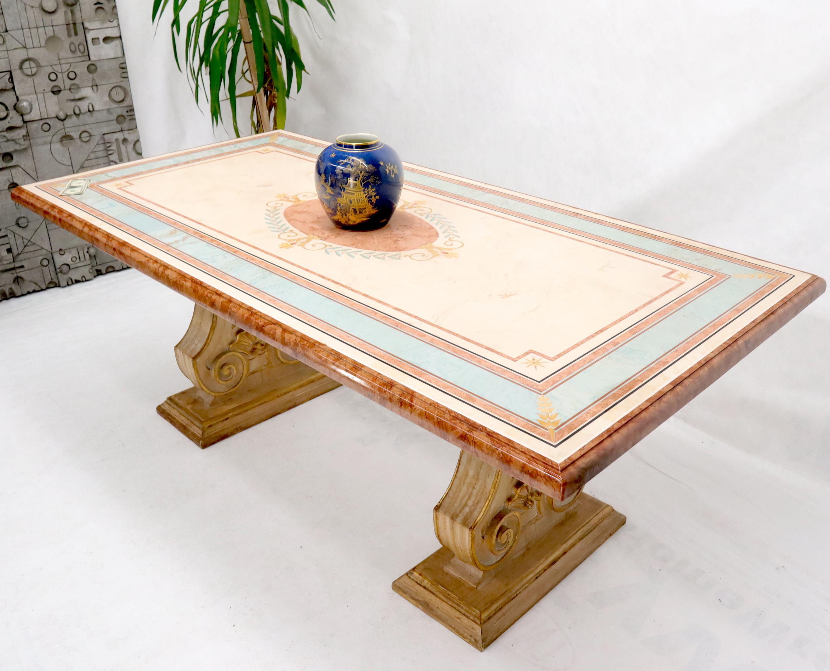Table de salle à manger à plateau en marbre décoré d'émail sur piédestaux en forme de lyre en or sculpté en vente 5