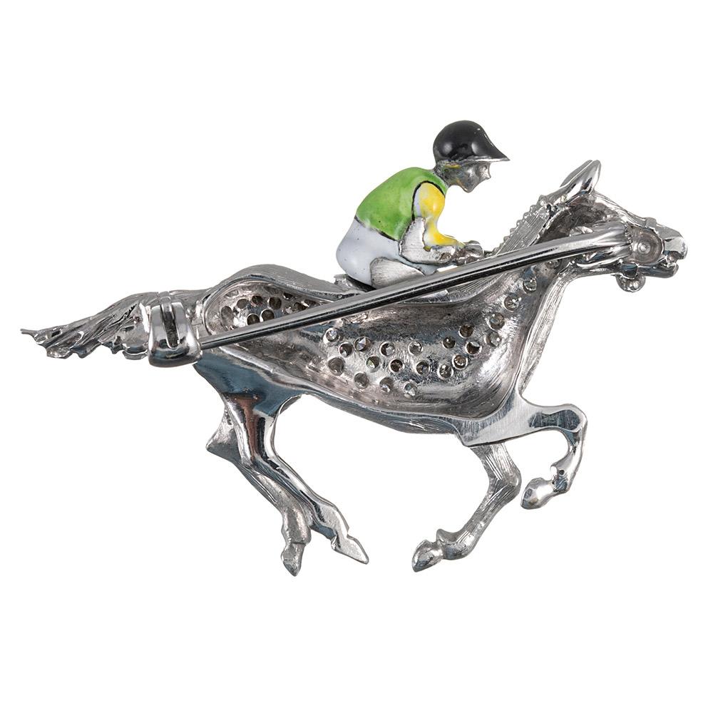 Emaille- und Diamant-Jockey-Reversnadel im Angebot 1