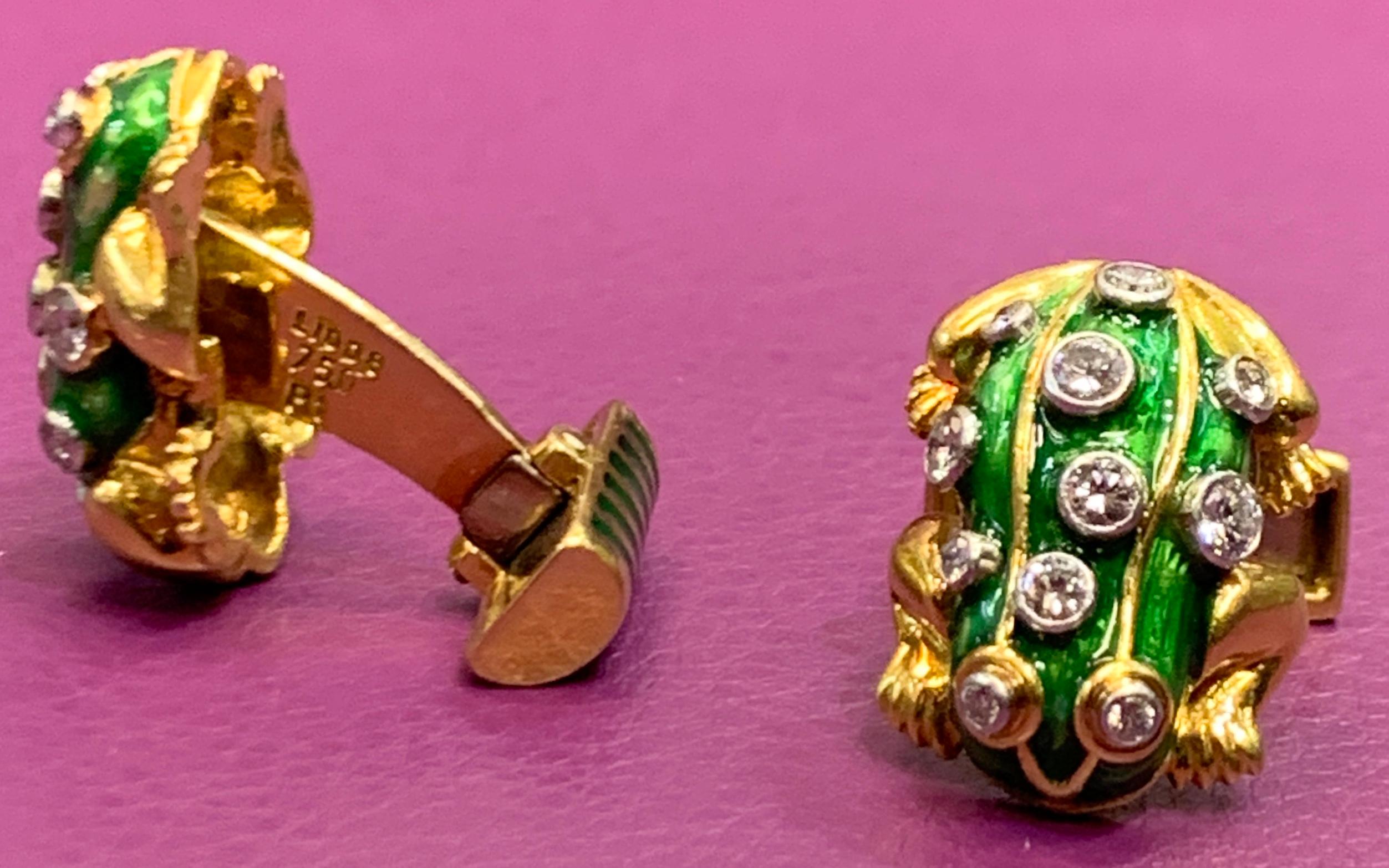 Enamel and Diamond Toad Cufflinks In Excellent Condition For Sale In New York, NY