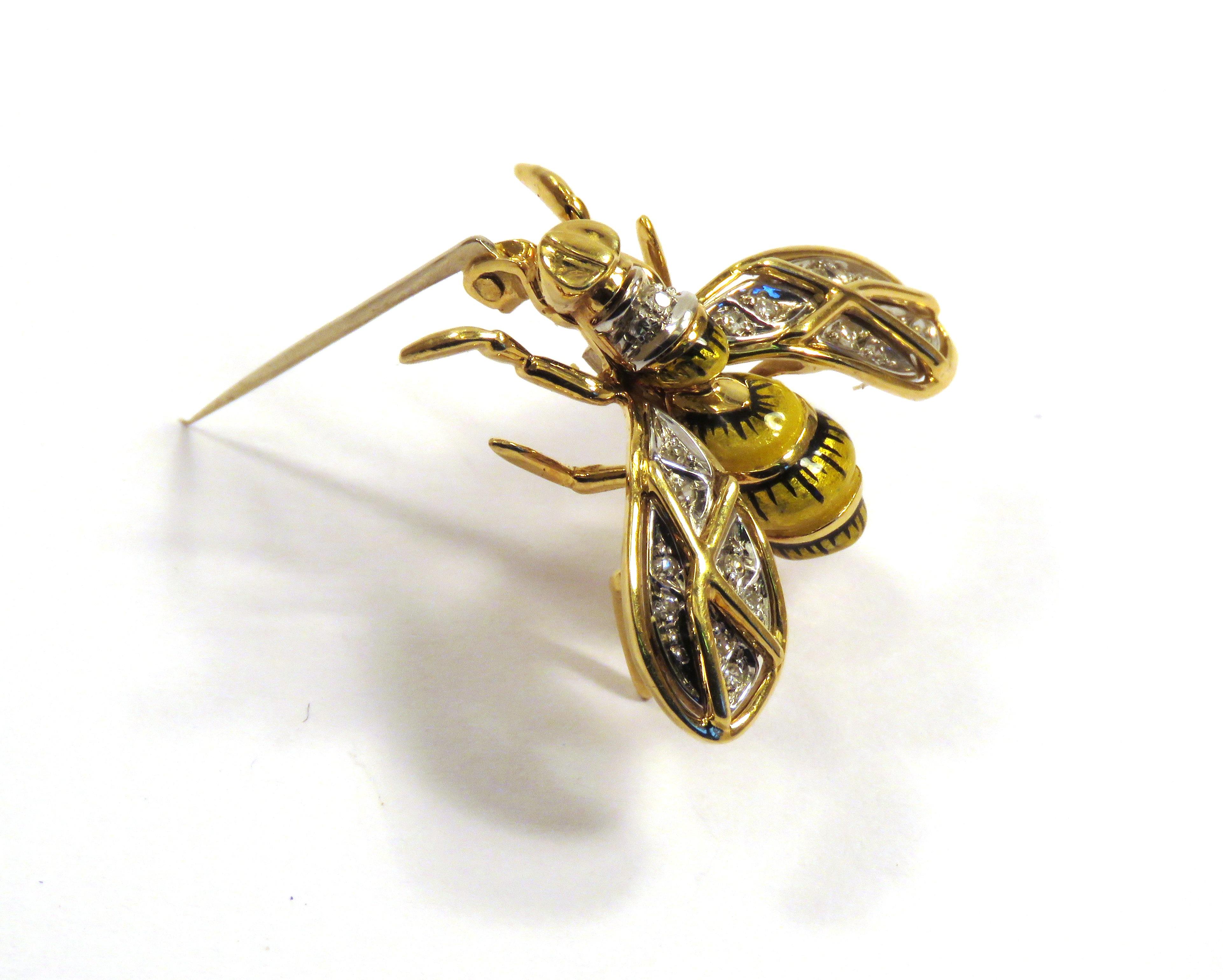 Retro Brooch with Diamonds and Enamel in Yellow and White Gold  For Sale
