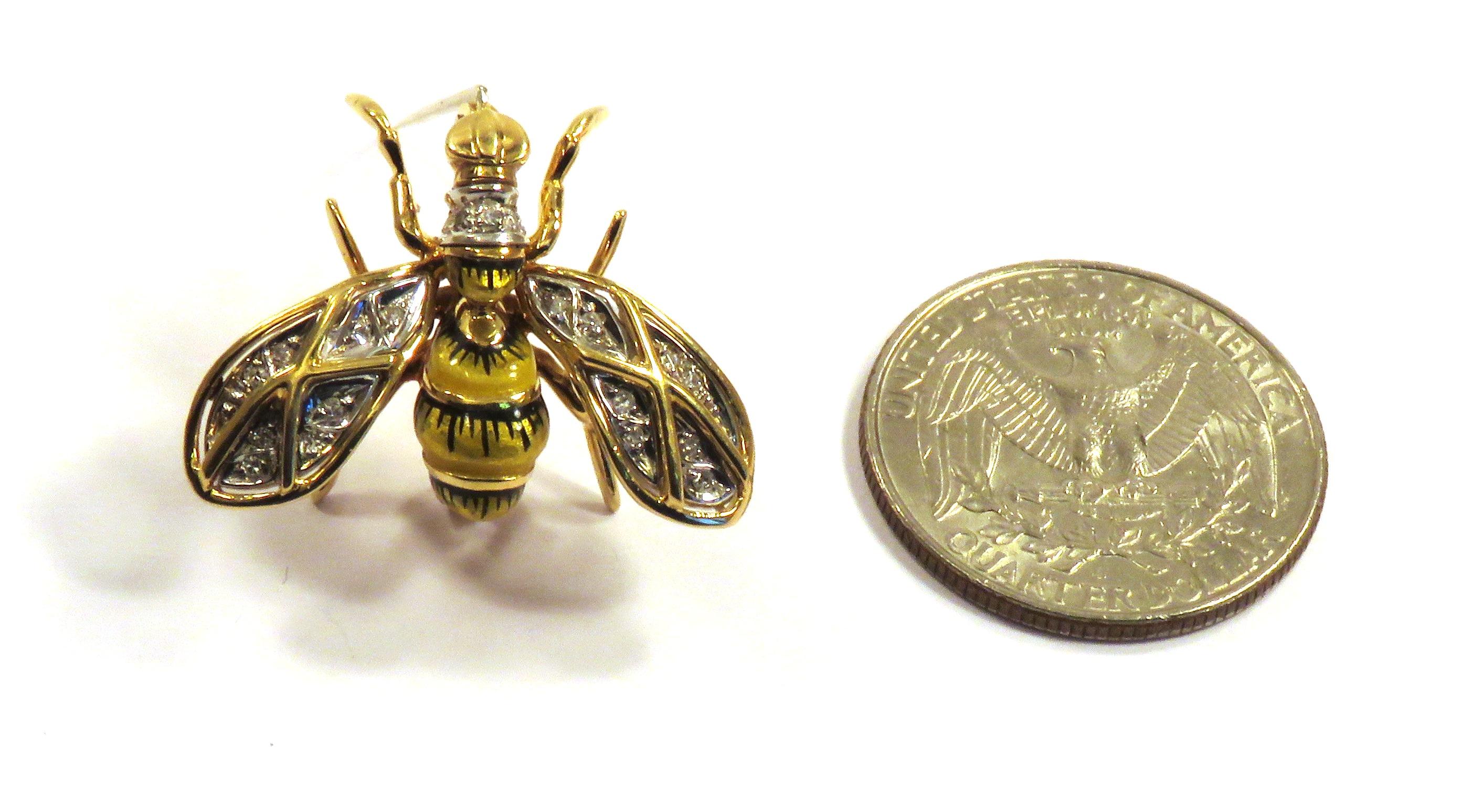 Women's Brooch with Diamonds and Enamel in Yellow and White Gold  For Sale