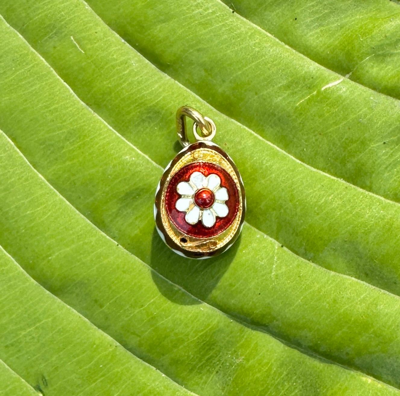 Women's or Men's Enamel Easter Egg Pendant Necklace Charm 18 Karat Gold Red White Flower Motif  For Sale