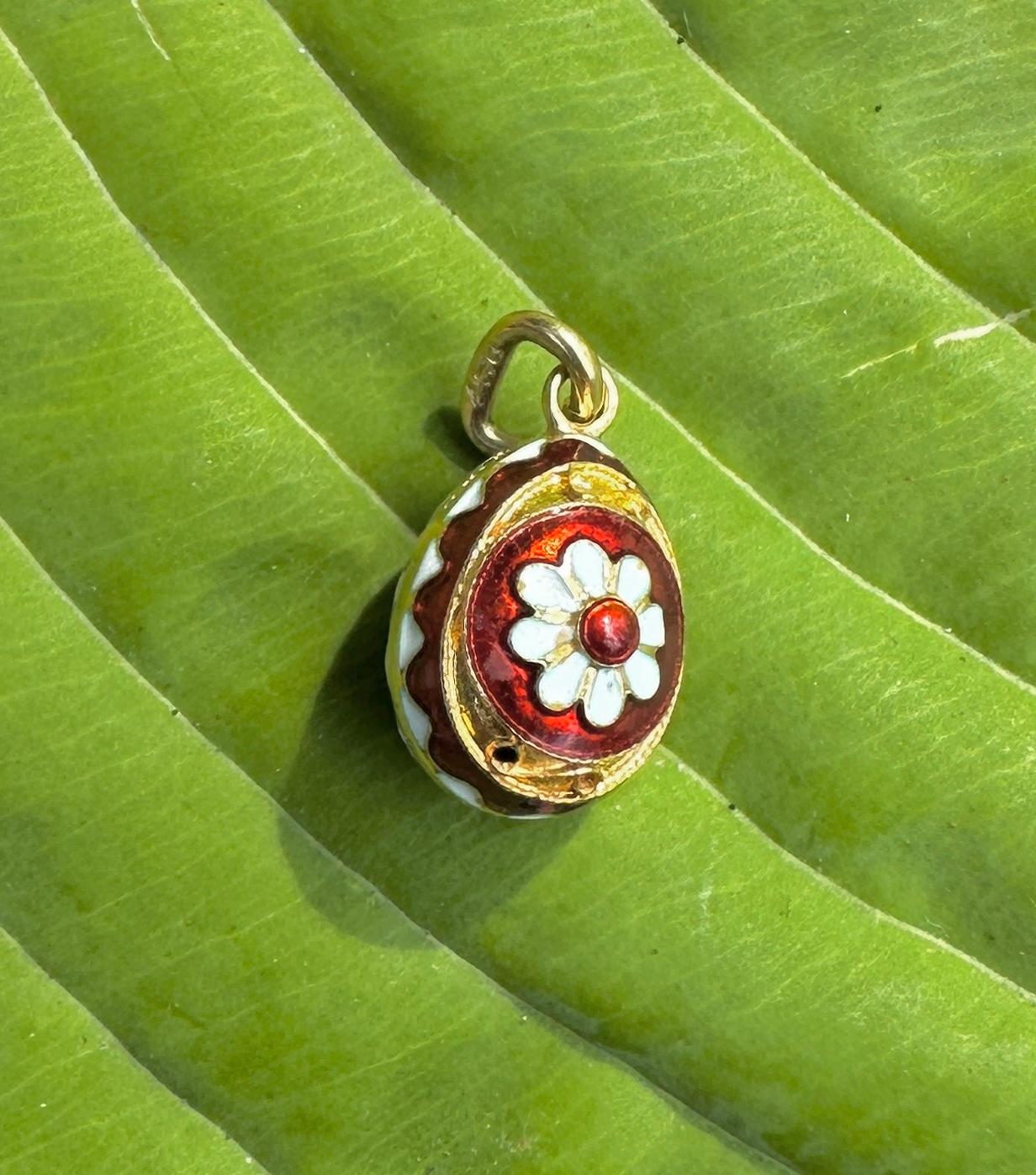 Enamel Easter Egg Pendant Necklace Charm 18 Karat Gold Red White Flower Motif  For Sale 1