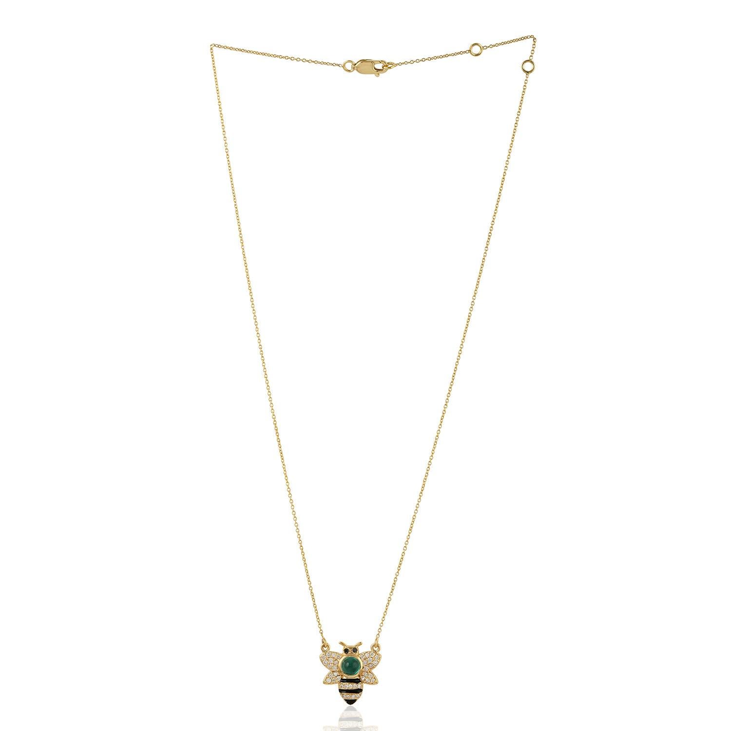 Emaille-Smaragd-Diamant-Halskette mit Hummel-Anhänger aus 18 Karat Gold (Zeitgenössisch) im Angebot