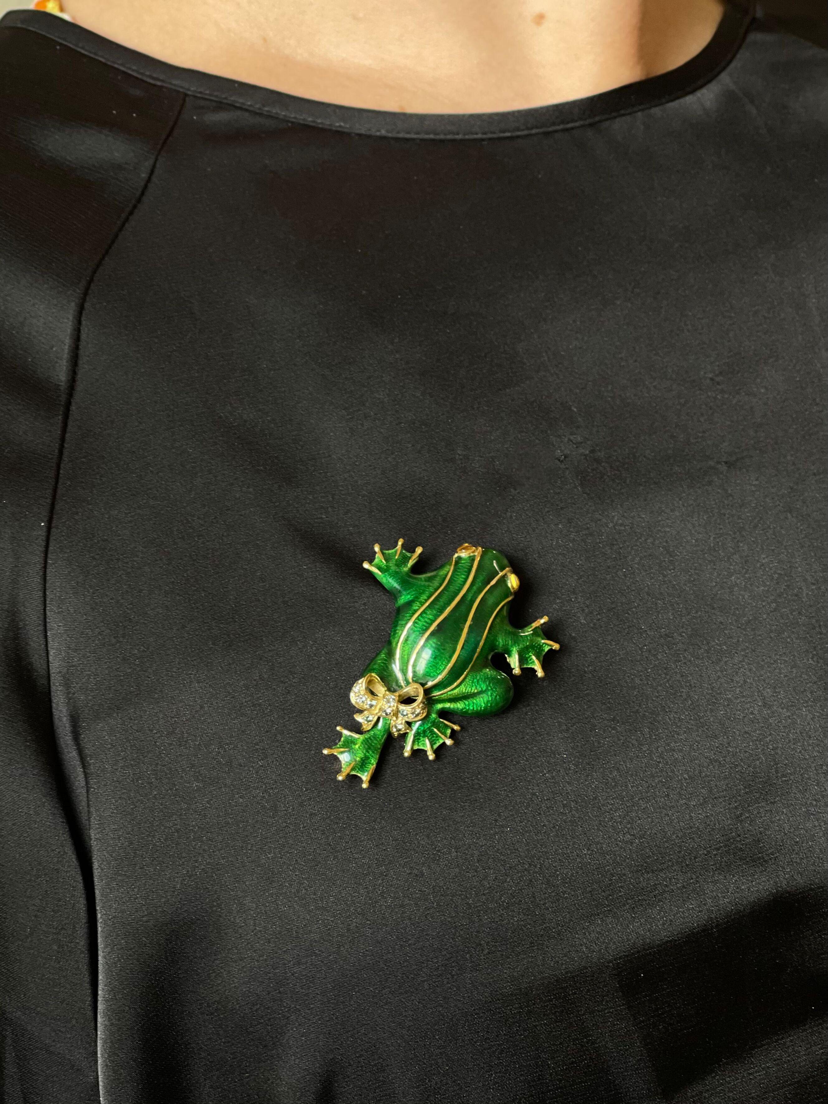 Enamel Fancy Diamond Gold Frog Brooch Pin In Excellent Condition For Sale In New York, NY