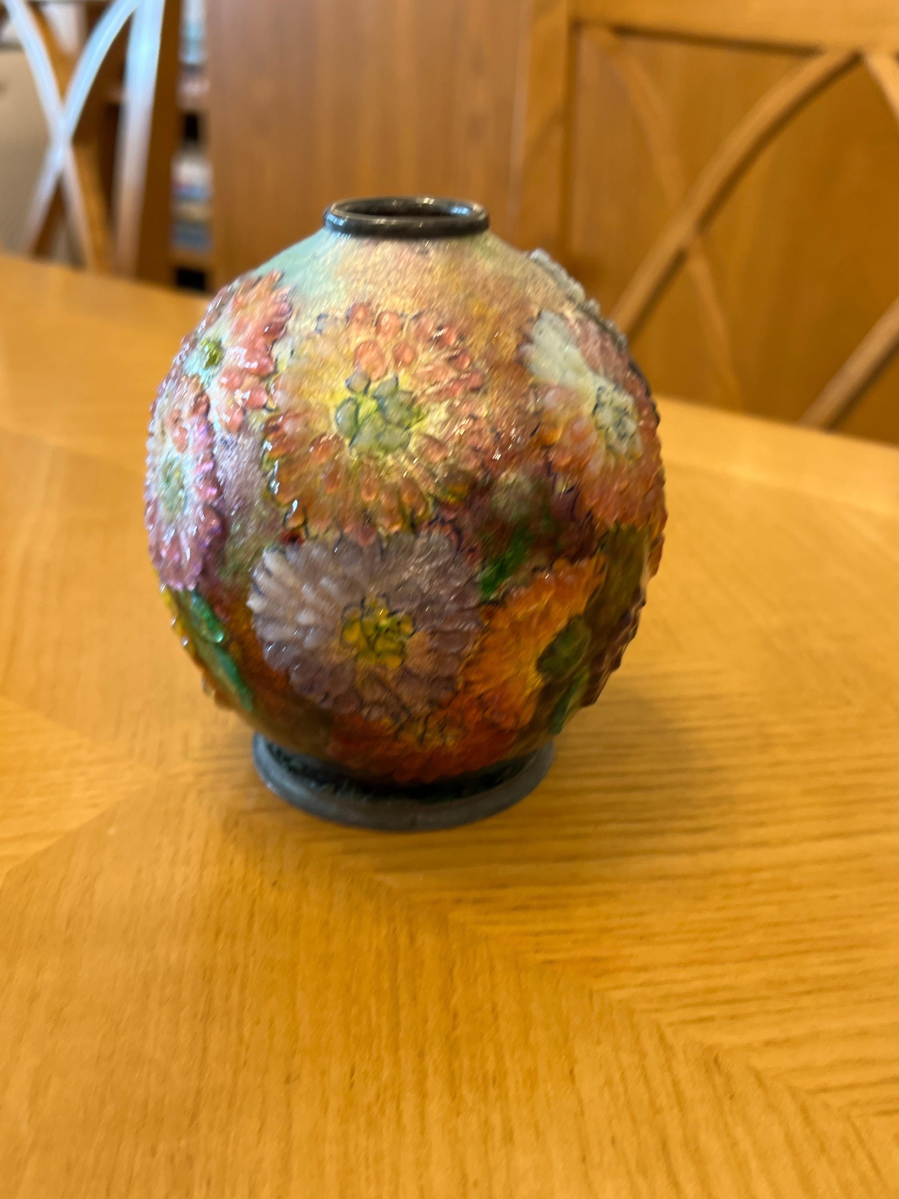Florale Vase aus Emaille von Camille Fauré (Art déco) im Angebot