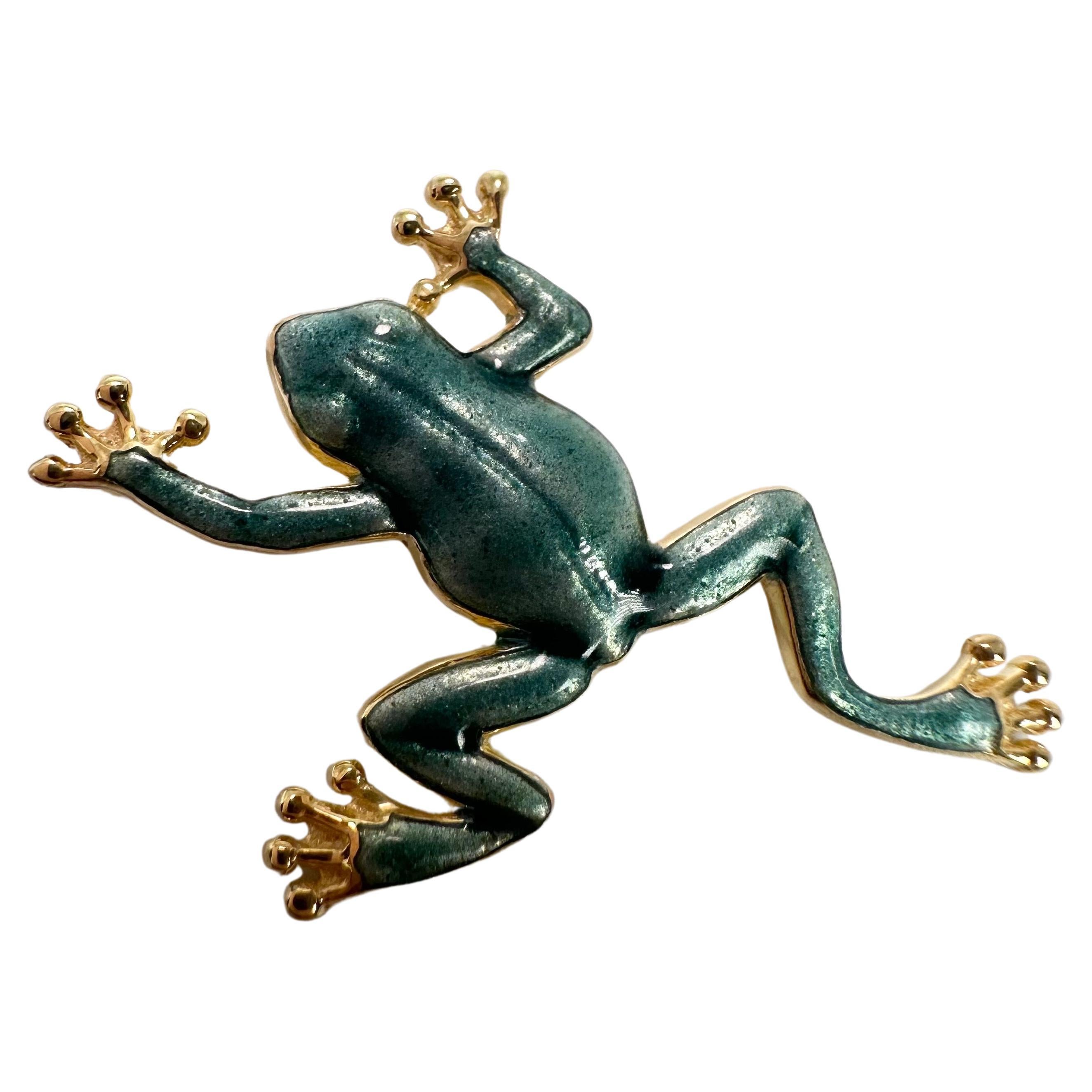 Enamel frog 18KT Exquisite workmanship pendant For Sale
