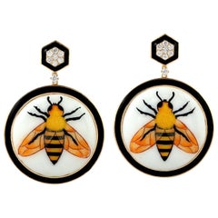 Boucles d'oreilles en forme d'abeille en or 18 carats et émail peint à la main avec diamants