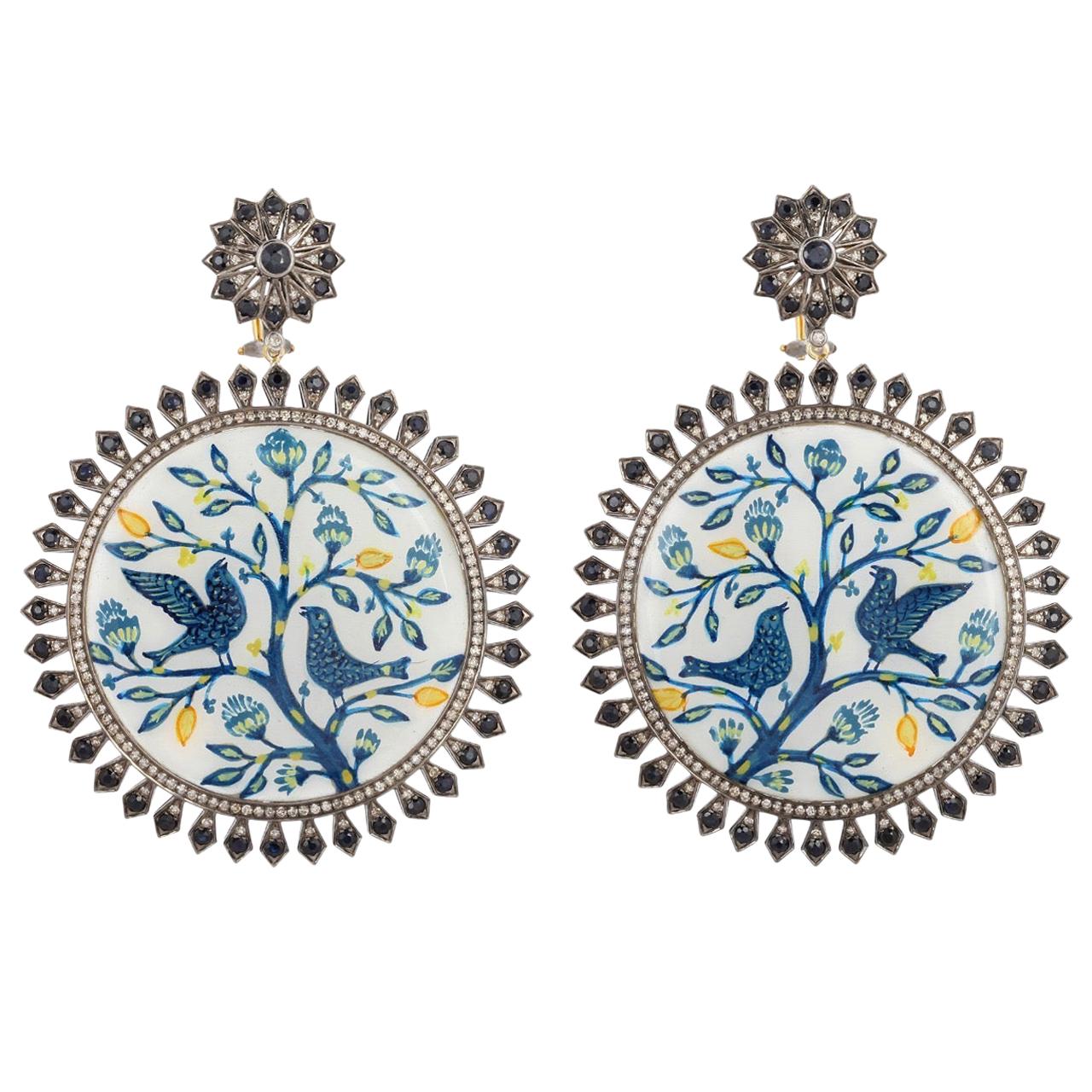 Ohrringe mit blauem Saphir und Diamanten aus Emaille, handbemalt im Angebot