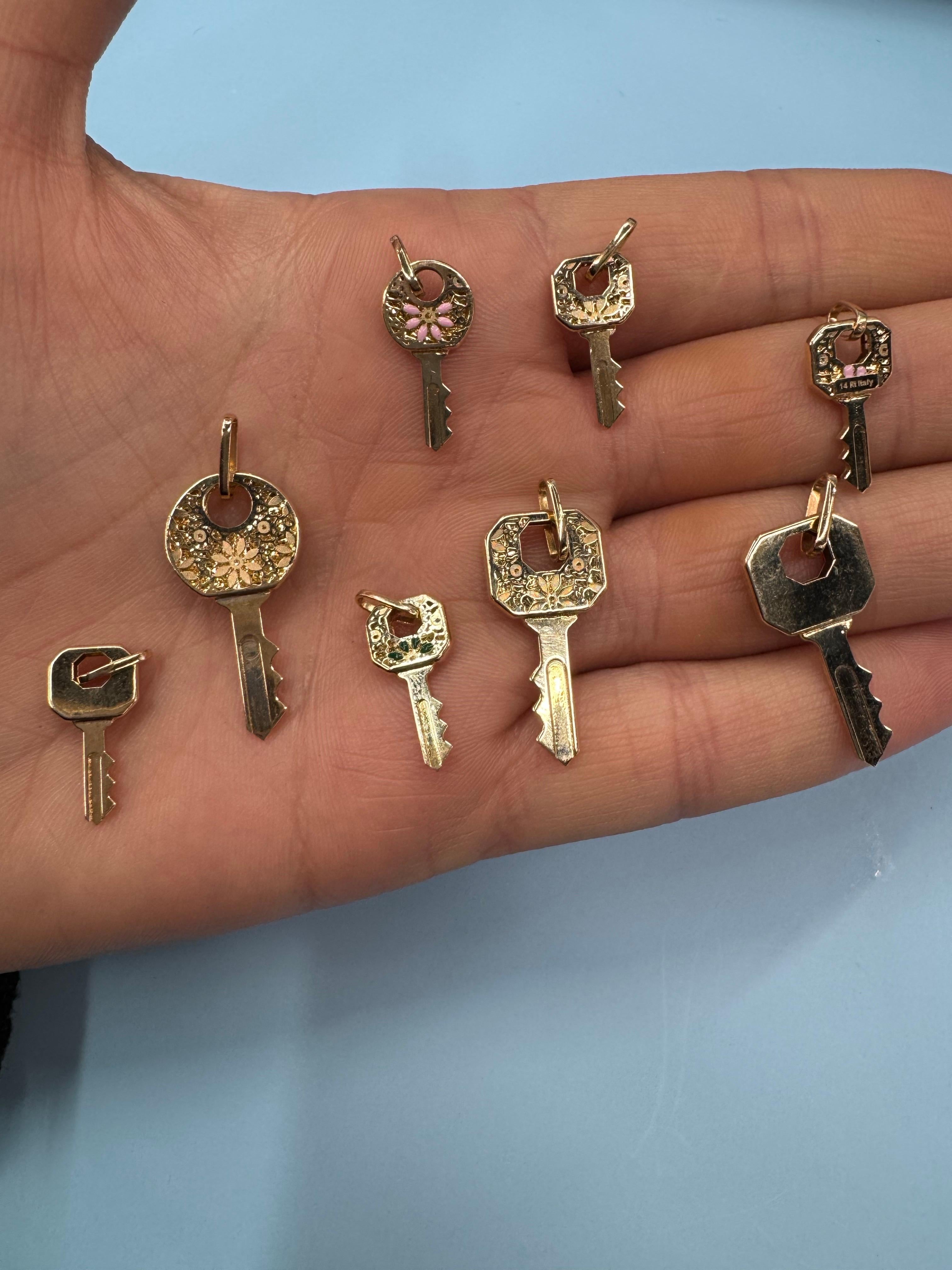 Contemporain Pendentif clé en or jaune 14 carats 1,4 grammes fabriqué en Italie en vente