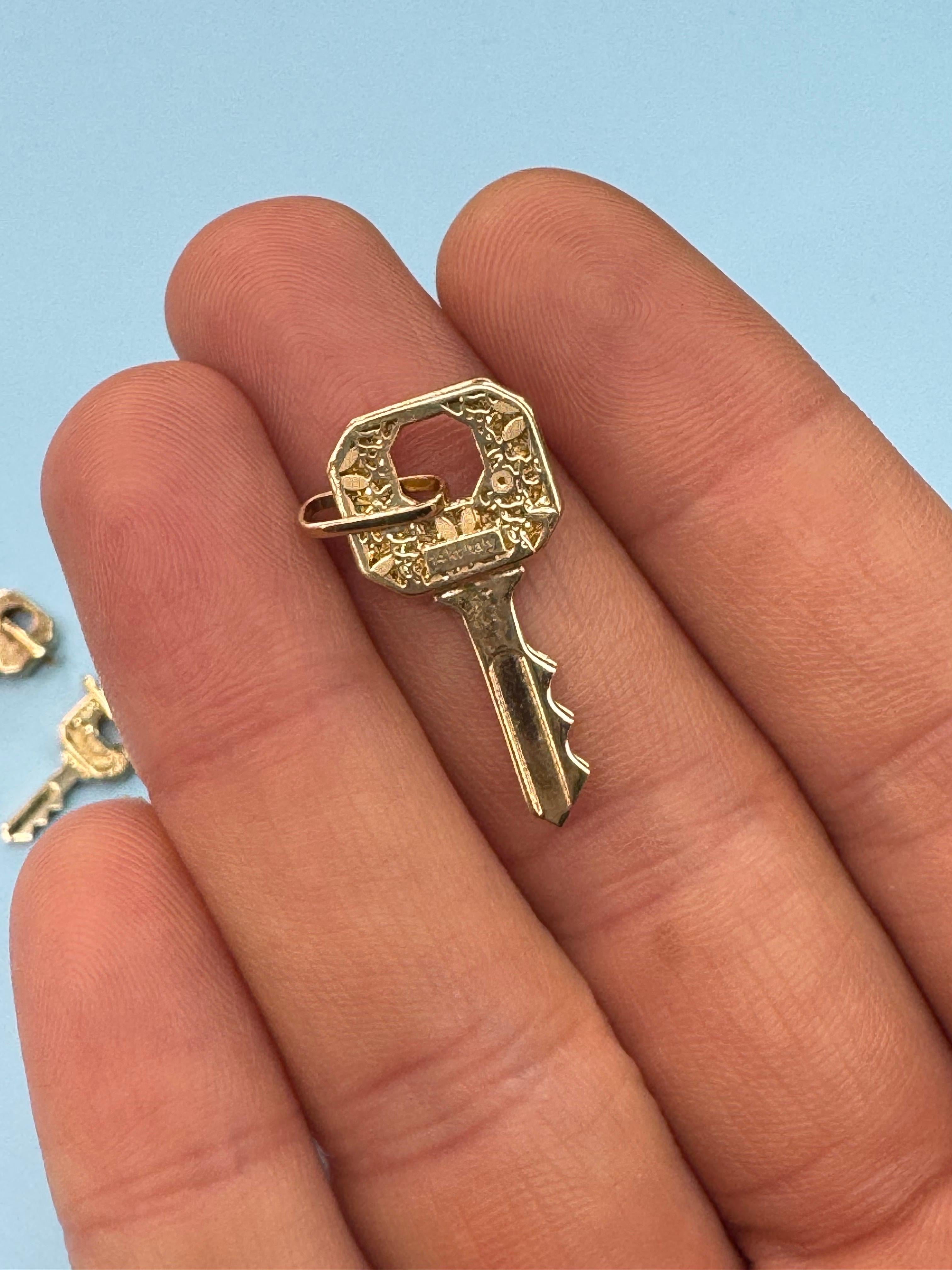 Pendentif clé en or jaune 14 carats 1,4 grammes fabriqué en Italie en vente 2