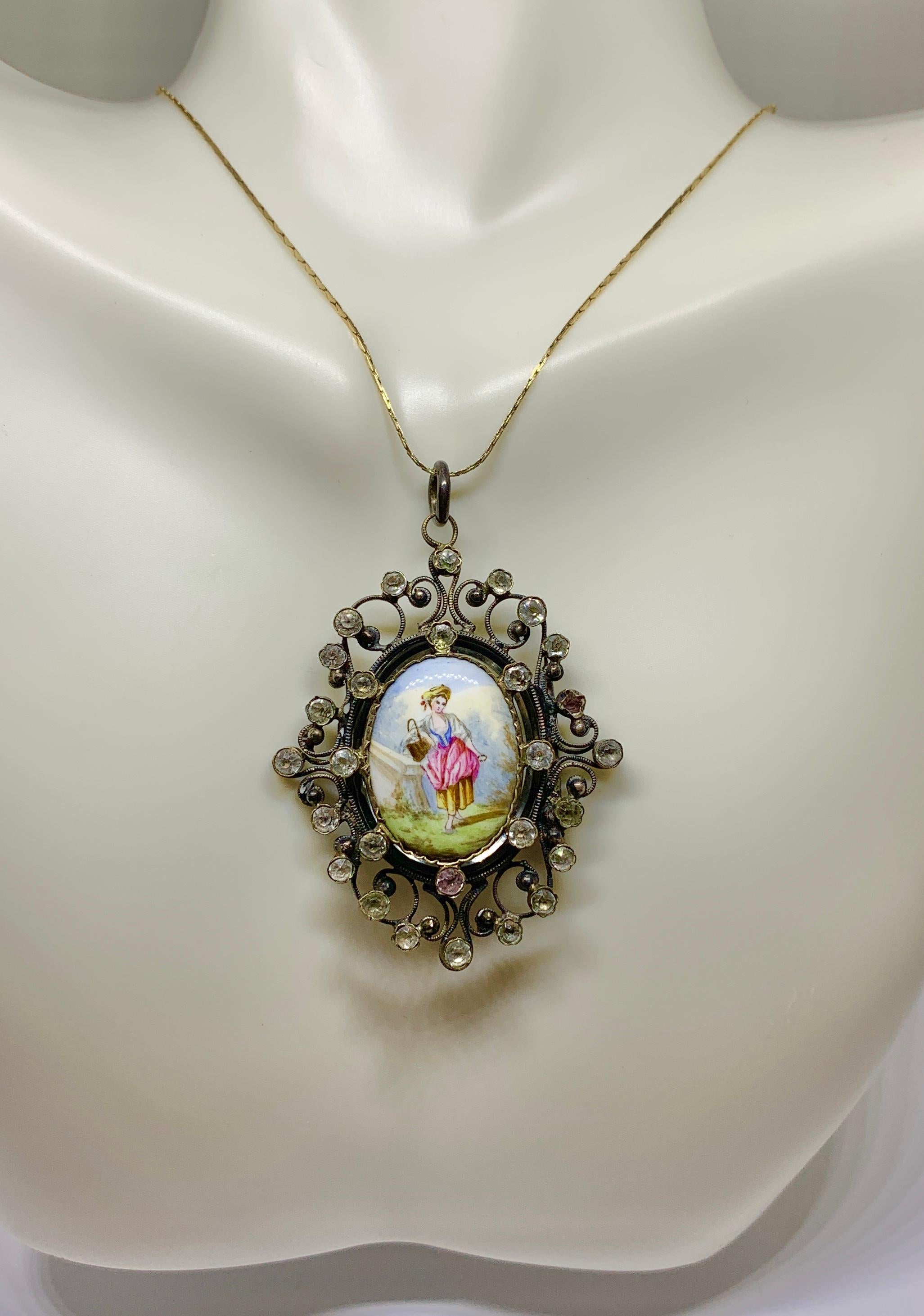 Emaille Medaillon-Anhänger 19. Jahrhundert Silber Jungfrau (Alteuropäischer Brillantschliff) im Angebot