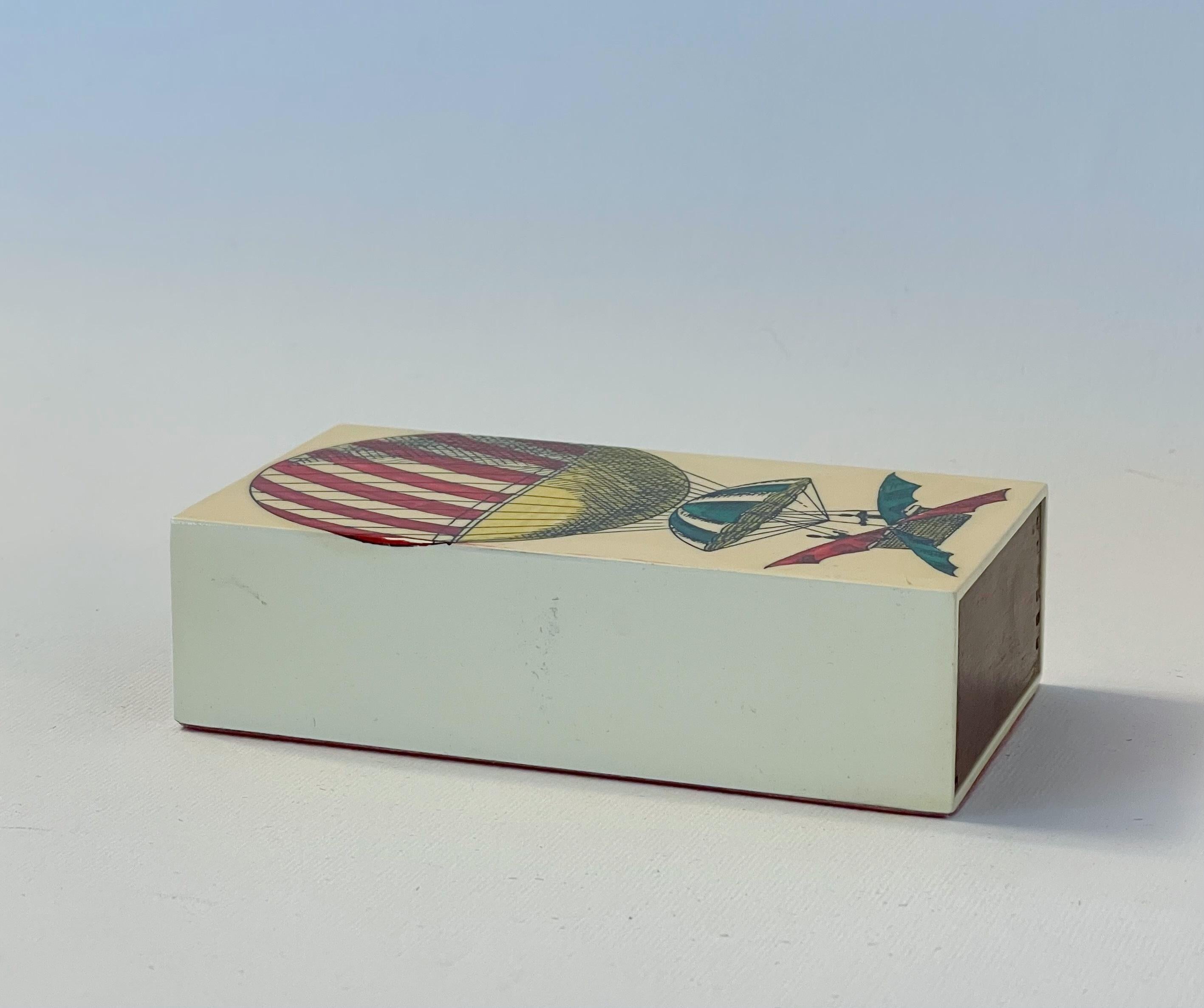 Fornasetti Caja de metal esmaltado de caoba Italiano en venta