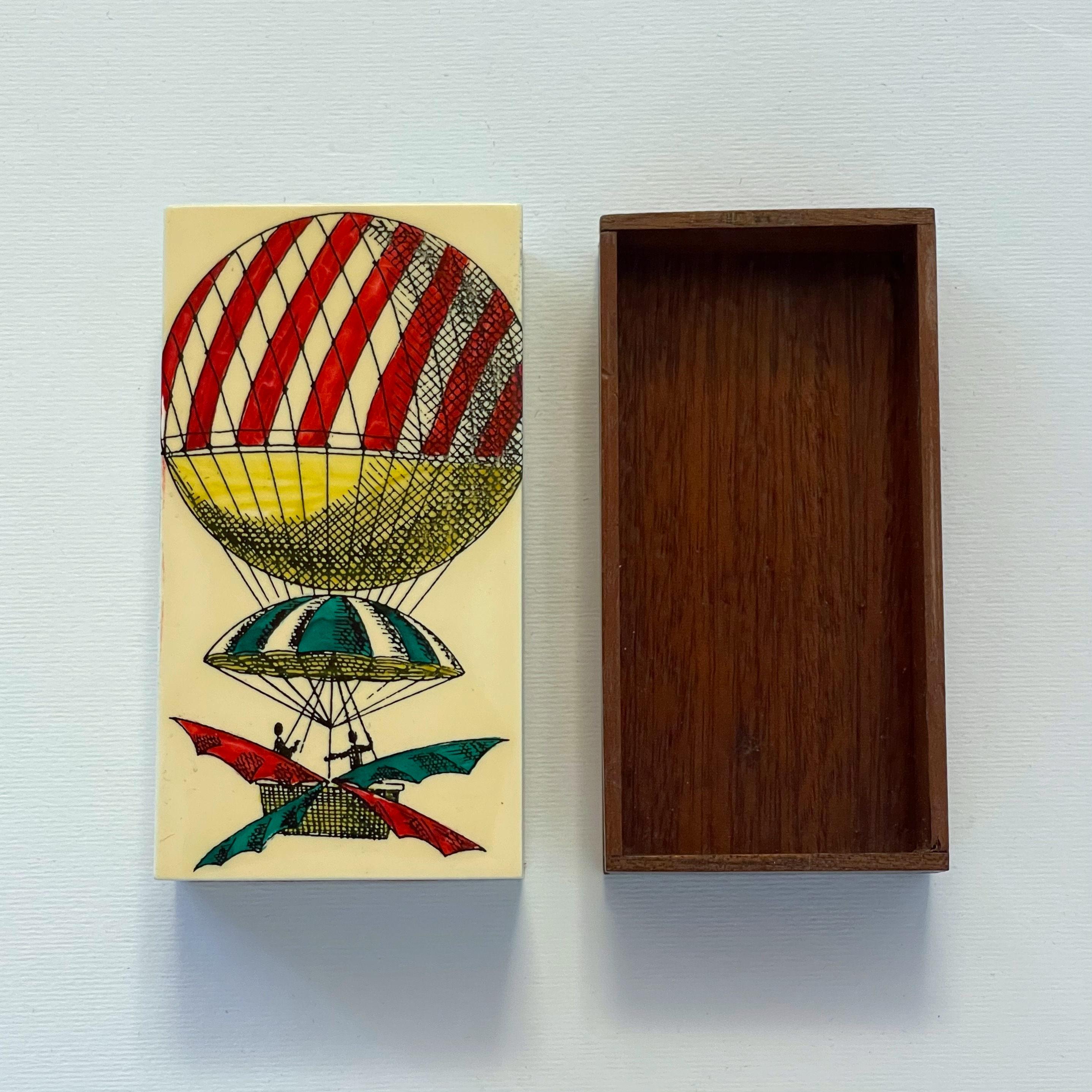 Fornasetti Caja de metal esmaltado de caoba en Bueno estado para la venta en Los Angeles, CA