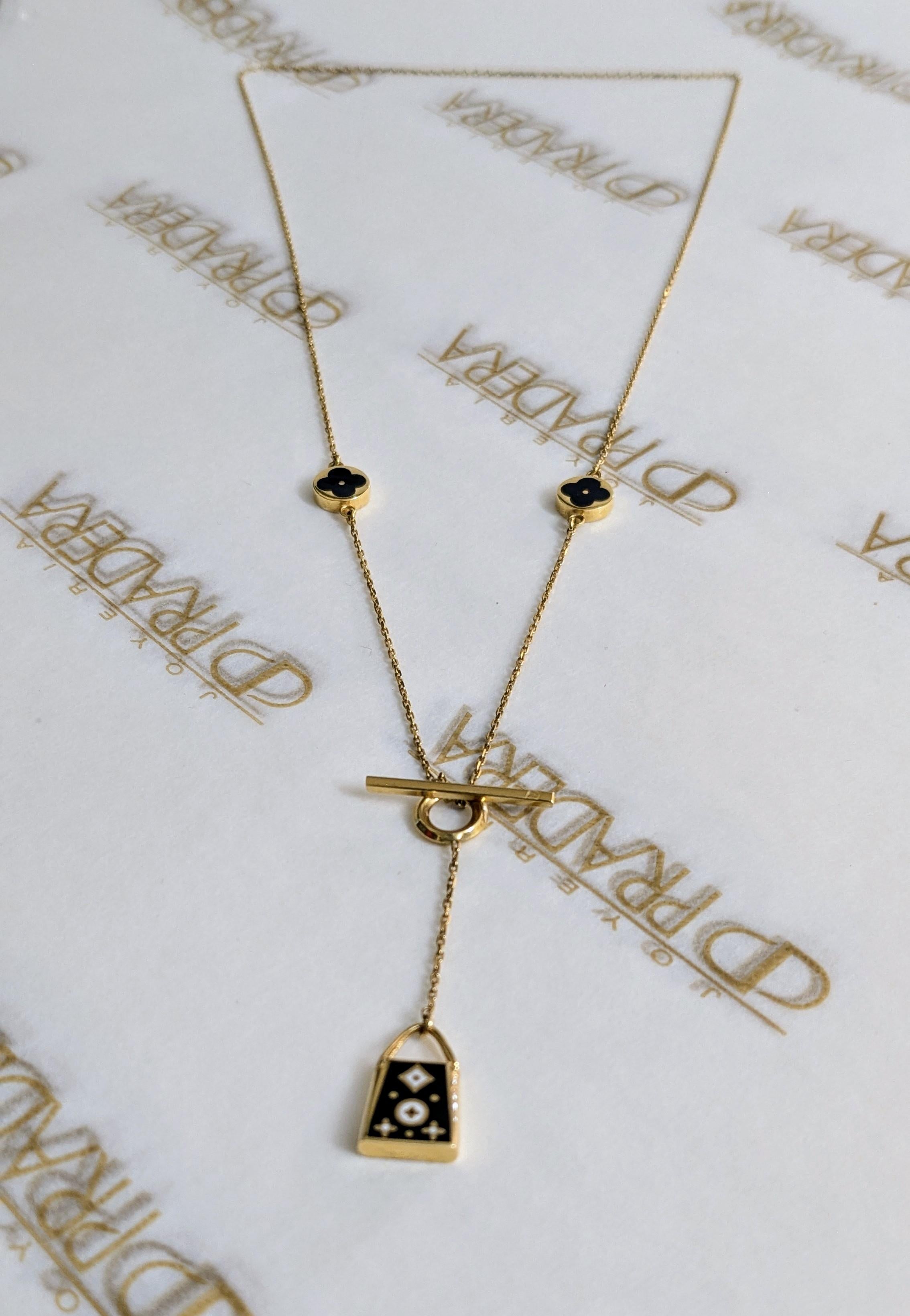 Féminine et ludique, la collection Idylle Blossom donne vie aux fleurs du Monogramme, créé en 1896 par Georges-Louis Vuitton. 
Les créations d'Idylle Blossom révèlent l'attitude libre de la femme Louis Vuitton.
Finition en or massif pour plus de