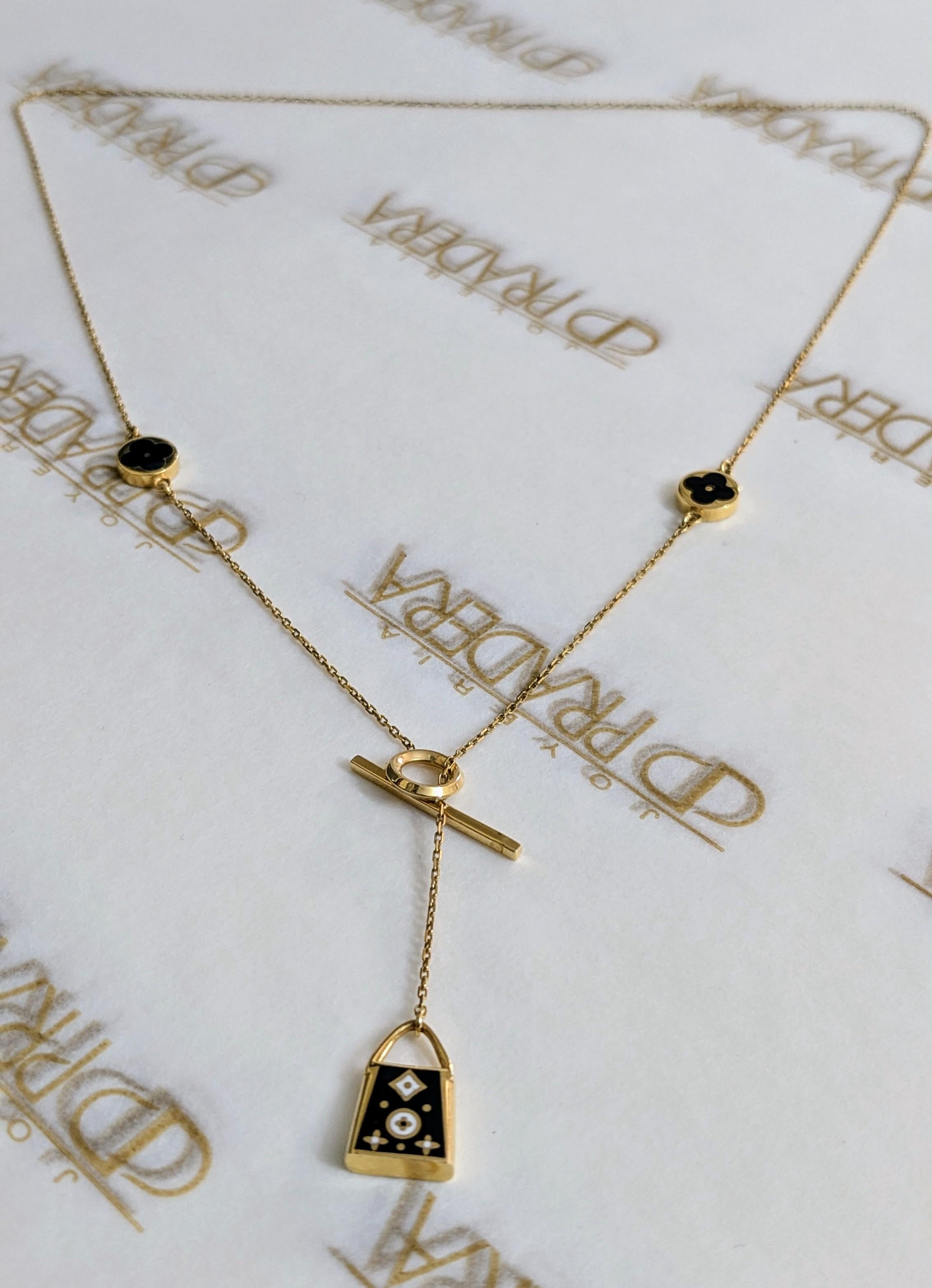 Monogramme Fleurs en émail Collier boucle OT en or 18 carats Unisexe en vente