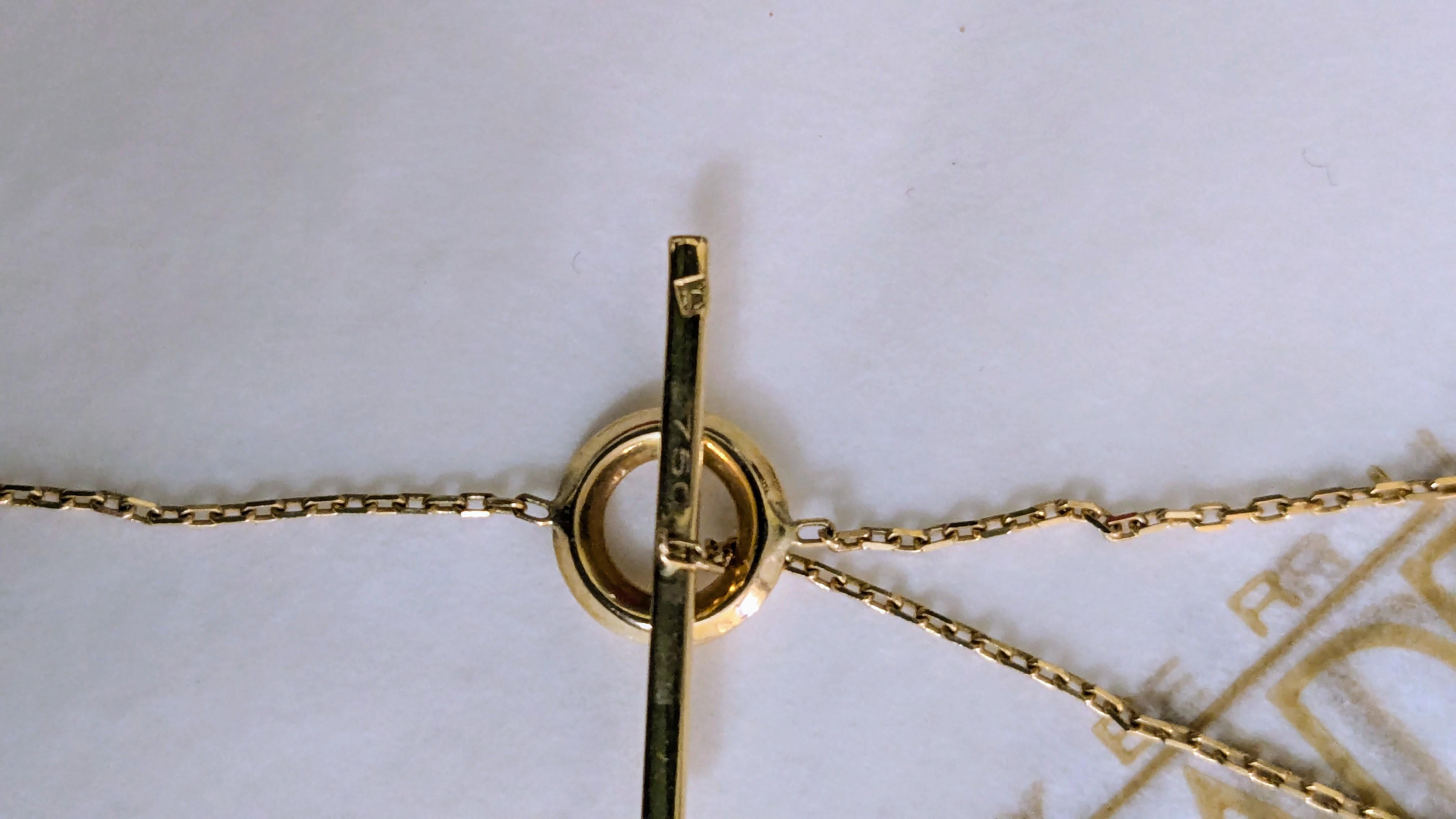Monogramme Fleurs en émail Collier boucle OT en or 18 carats en vente 3