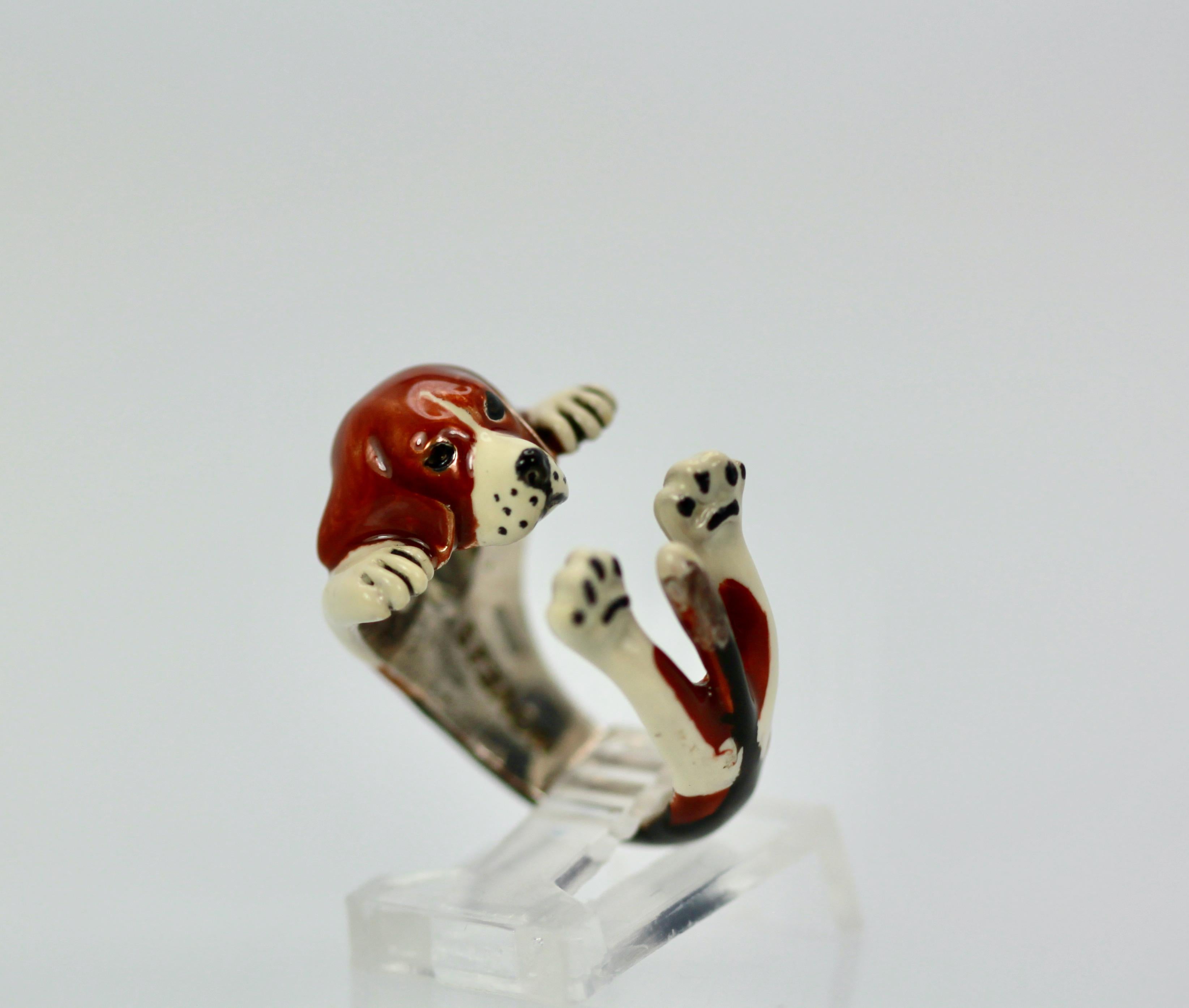 Moderne Bague pour chien Beagle en céramique émaillée sur Silver en vente
