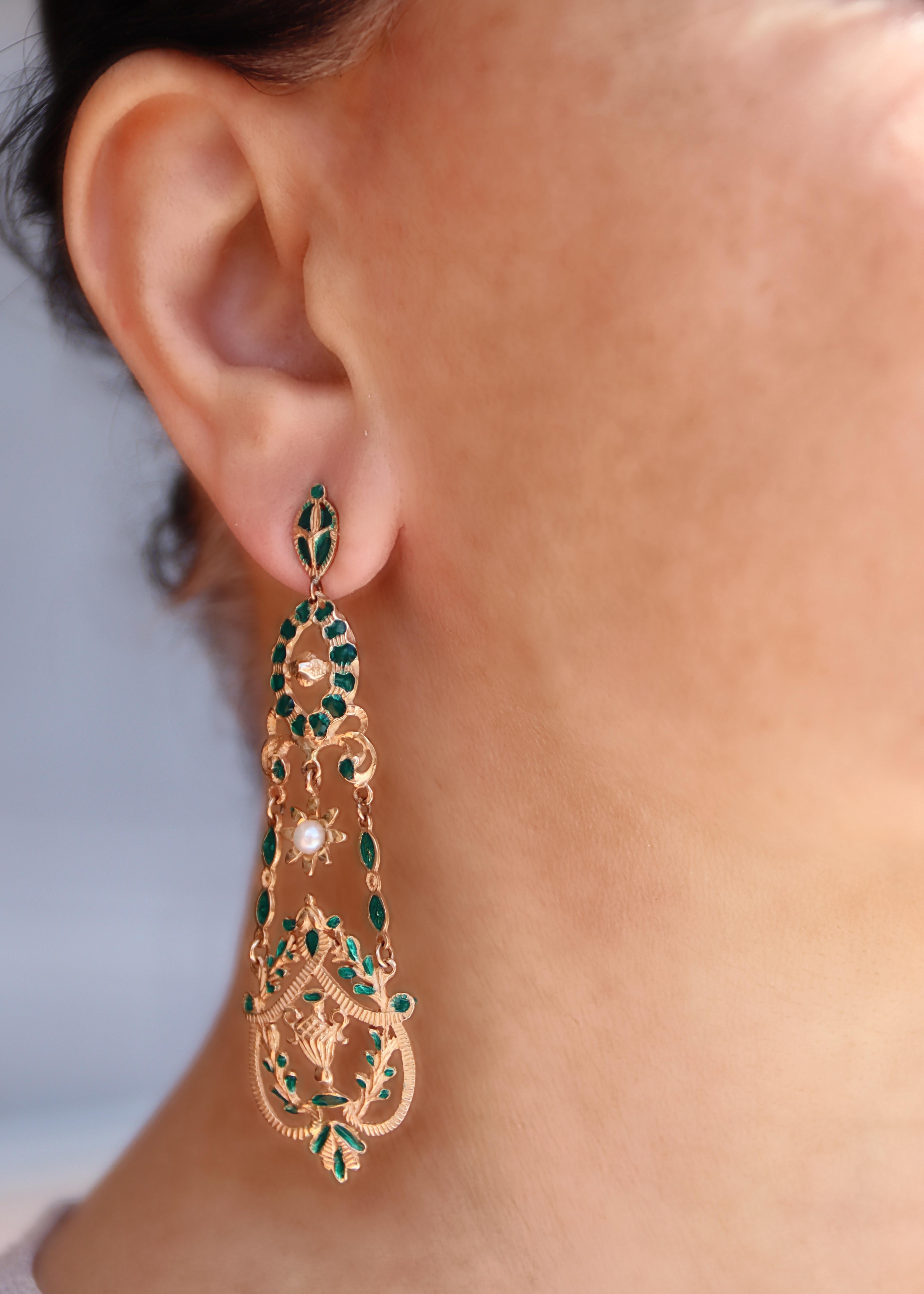 Pendants d'oreilles en or jaune 14 carats avec perles en émail en vente 4