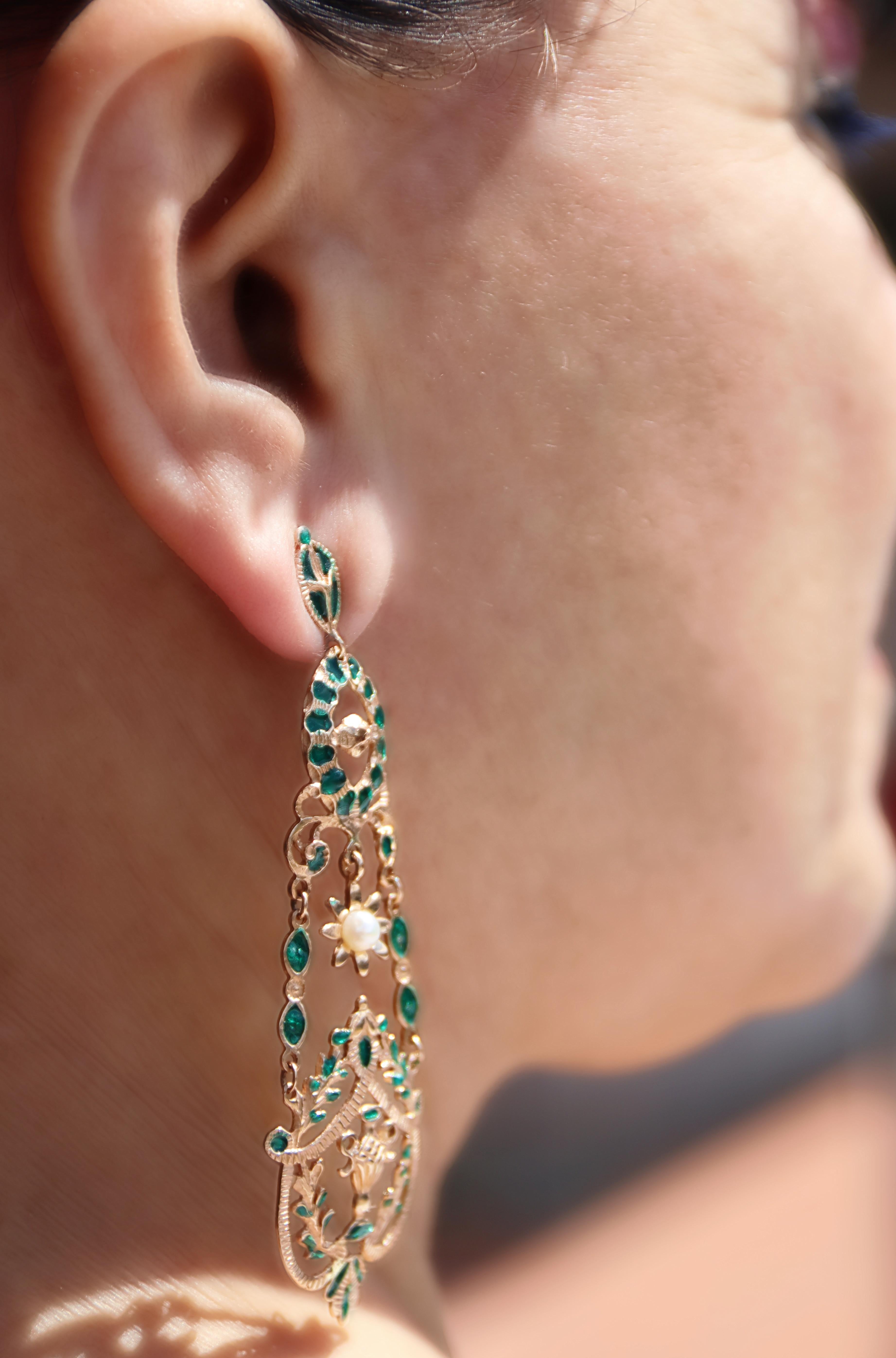 Pendants d'oreilles en or jaune 14 carats avec perles en émail en vente 3