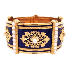Brazalete de oro con perlas esmaltadas