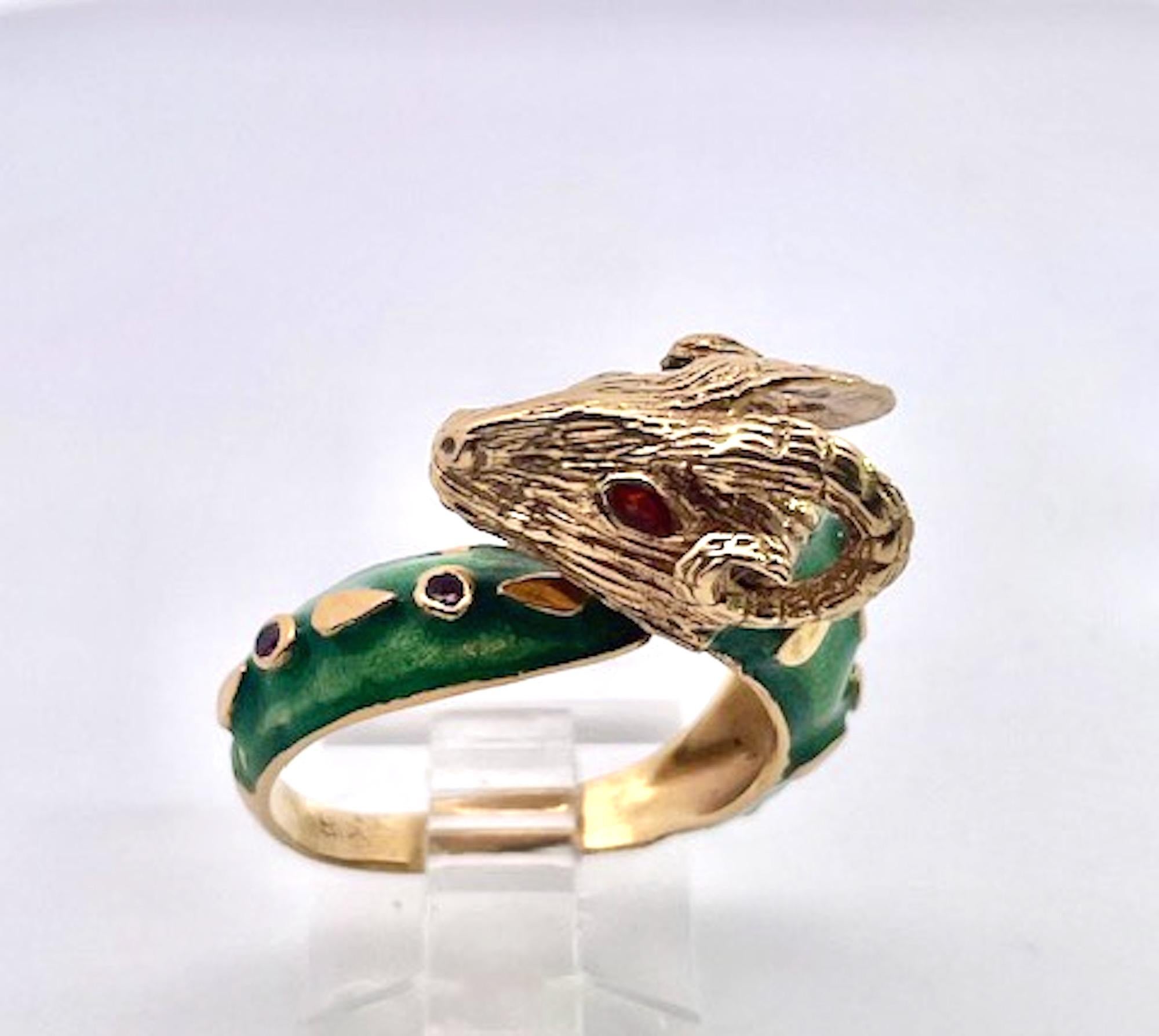 Emaille Widder Ring mit Rubinen 14 & 18K Gelbgold im Zustand „Gut“ im Angebot in North Hollywood, CA