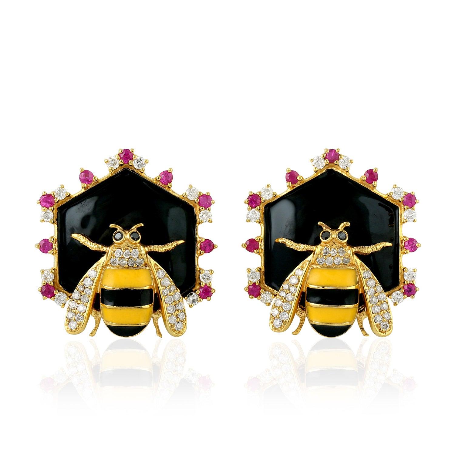 For Sale:  Enamel Ruby Diamond 18 Karat Gold Honey Bee Ring 4