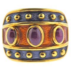 Bague en or émaillée rubis