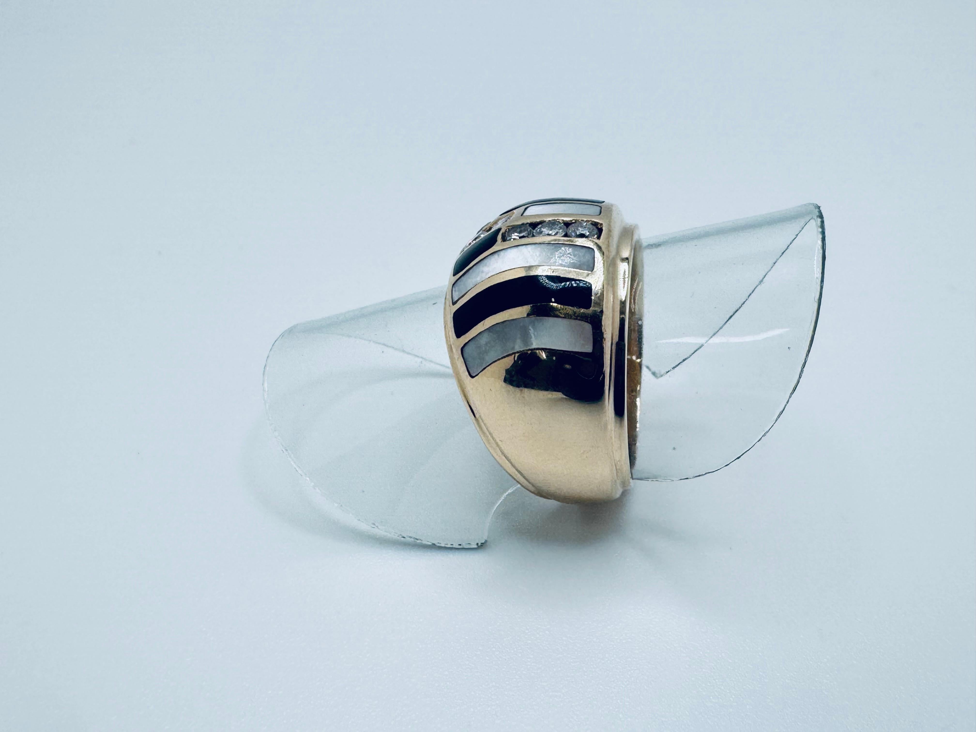 Bague en or jaune 14K avec émail et diamants rayés en vente 3