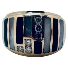 Bague en or jaune 14K avec émail et diamants rayés