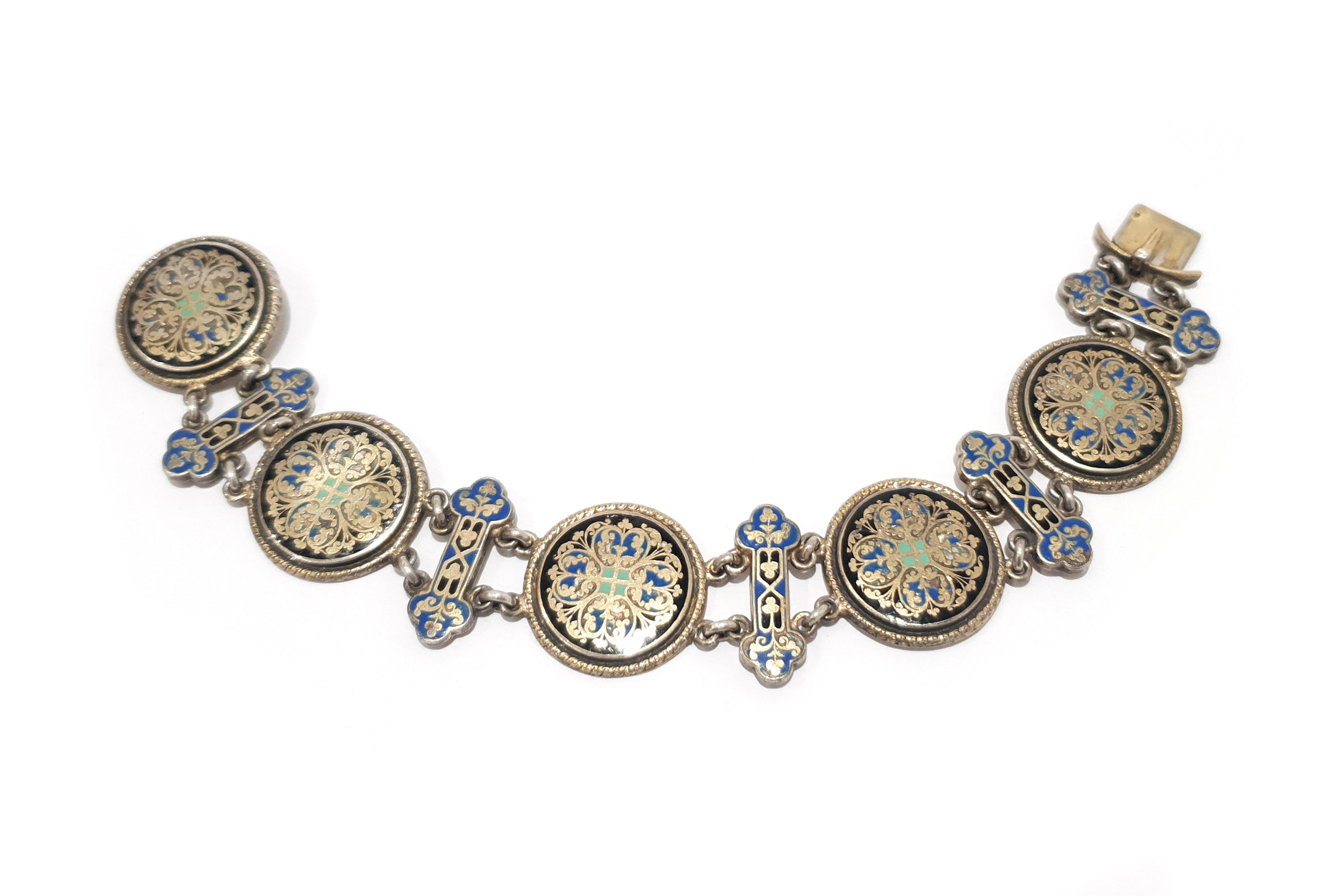 Enamel Victorian silver bracelet 800. It is composed of five circular elements alternating sticks with poly-lobed tips and connected by rings. The bracelet is entirely decorated with blue, green and black cloisonné enamel on gilted silver. The clasp