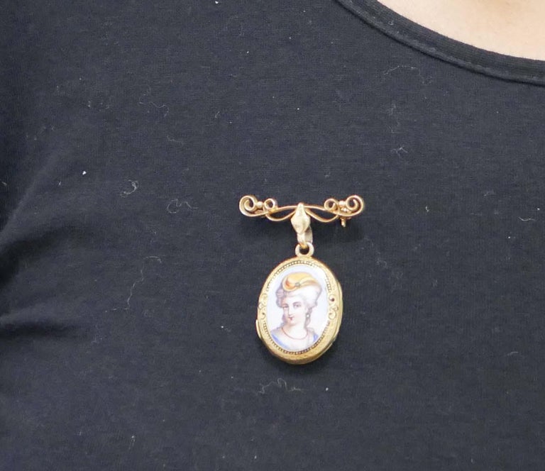 Enamel, 14 Karat Yellow Gold Retrò Brooch For Sale at 1stDibs