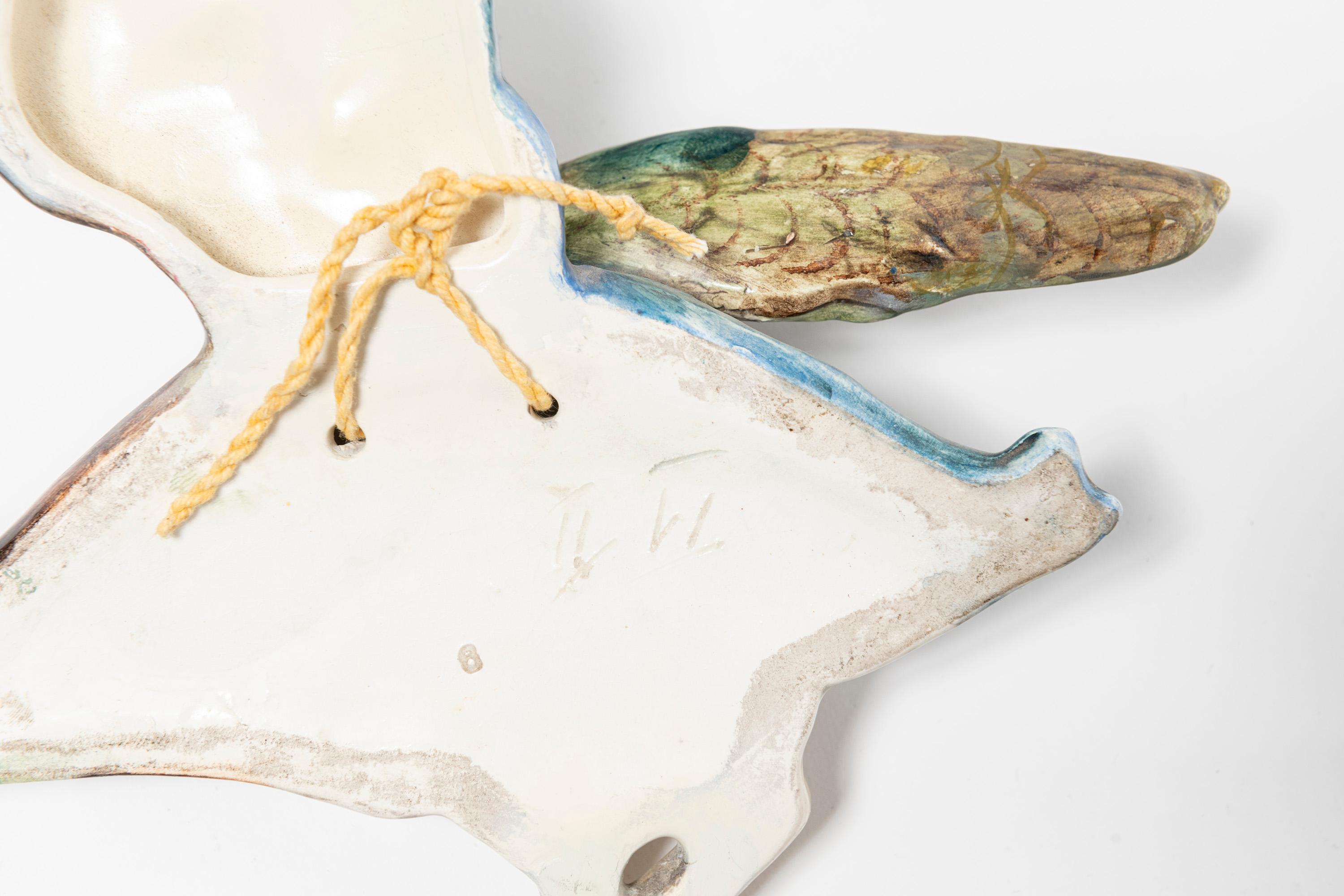 Vaso di fiori da parete in ceramica smaltata con anatre volanti. Inghilterra, inizio del XX secolo. in vendita 2