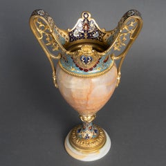 Vase ou centre de table en bronze doré émaillé et en onyx, 19e siècle.