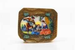 Emaillierte Pillenschachtel aus vergoldetem Silber mit Troubadour in galanter Szene auf dem Scharnierdeckel
