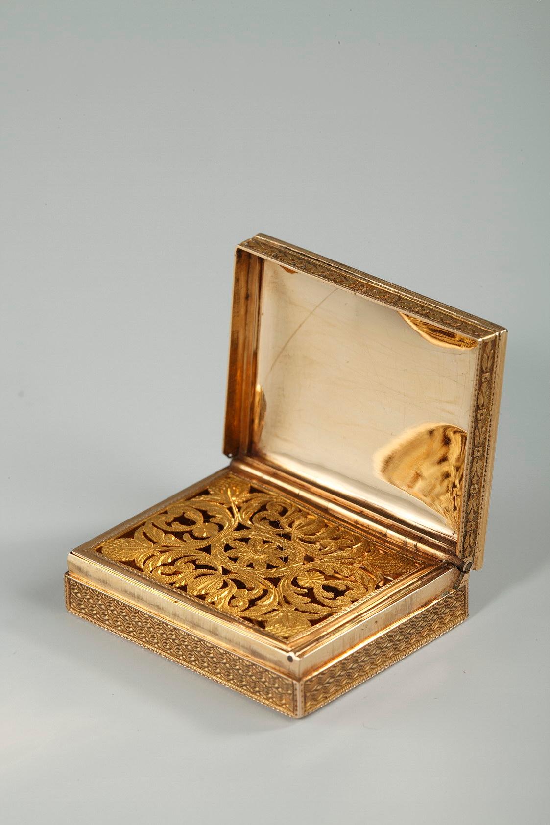 Vinaigrette en or émaillé, œuvre du début du XIXe siècle en vente 10