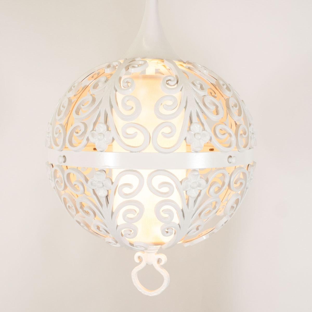 Américain Pendentif en métal émaillé de style marocain en vente