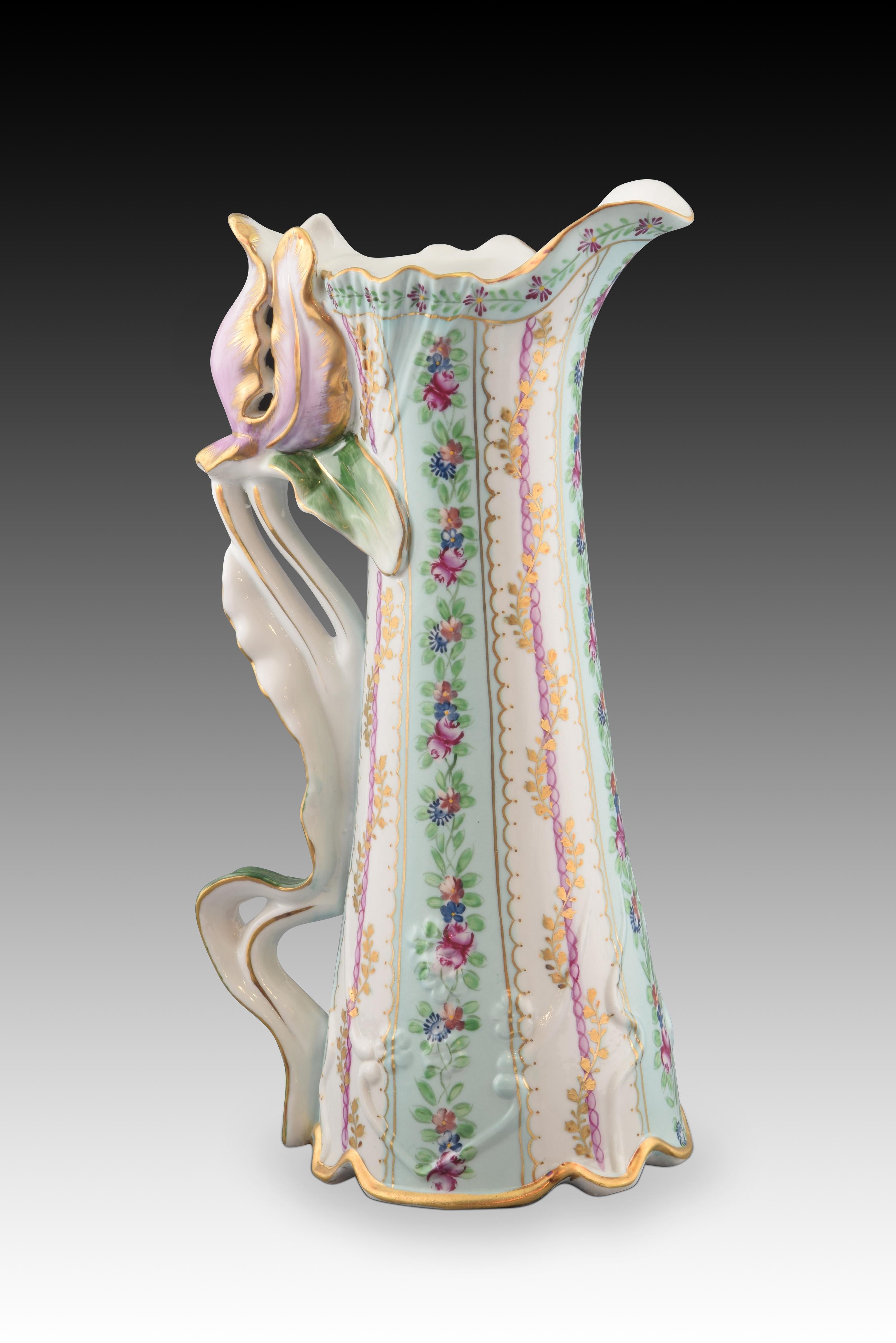 Brocca in porcellana smaltata. Ispirato ai modelli Sèvres e Art Nouveau. In condizioni buone in vendita a Madrid, ES
