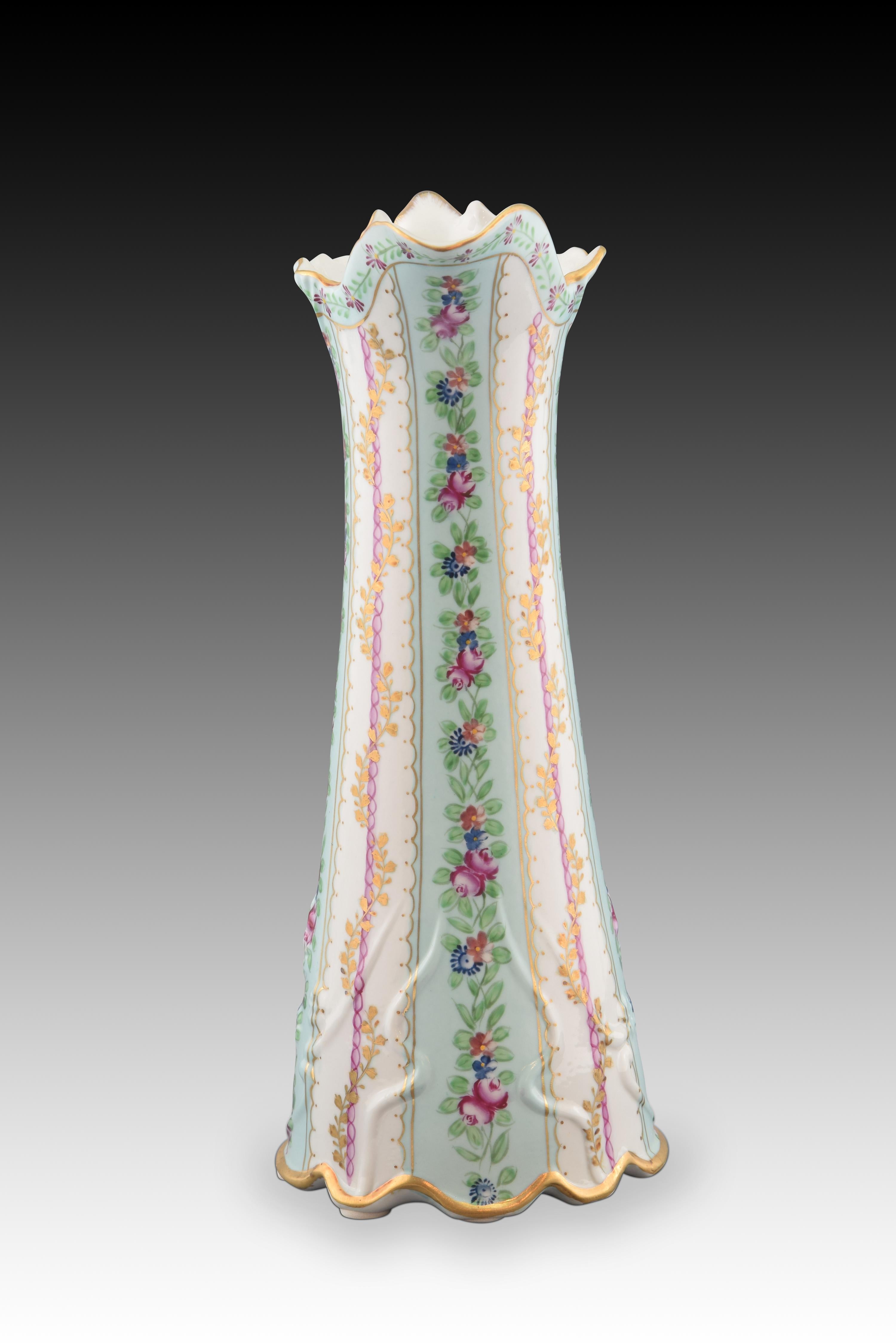 XX secolo Brocca in porcellana smaltata. Ispirato ai modelli Sèvres e Art Nouveau. in vendita