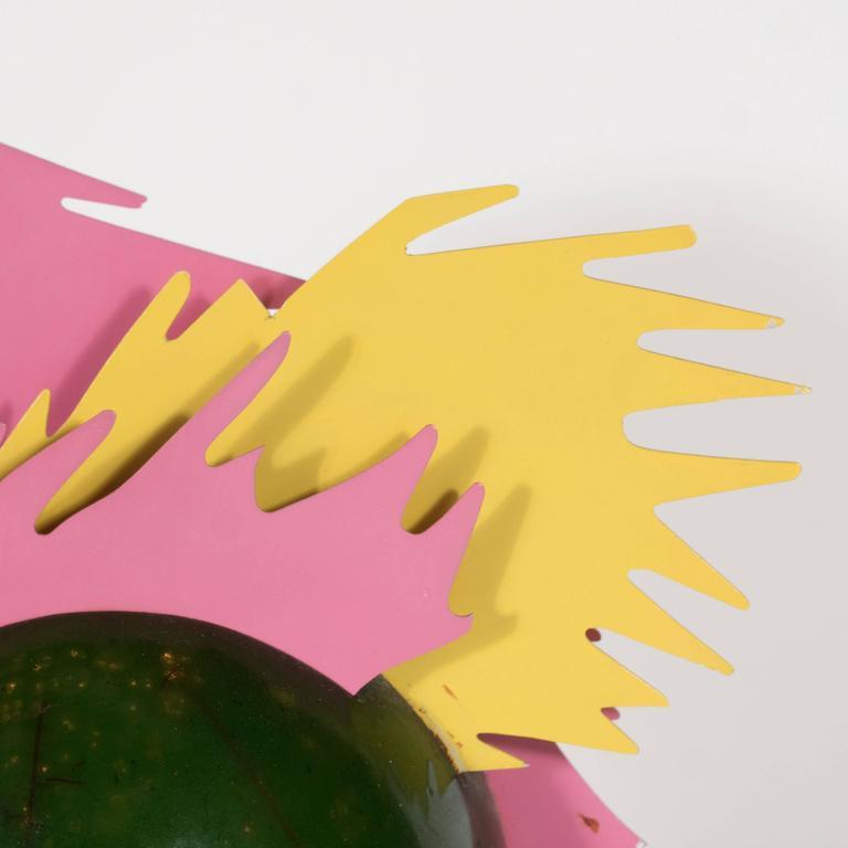 Sculpture Pop Art en résine émaillée et métal jaune tournesol, rose bulle Excellent état - En vente à New York, NY