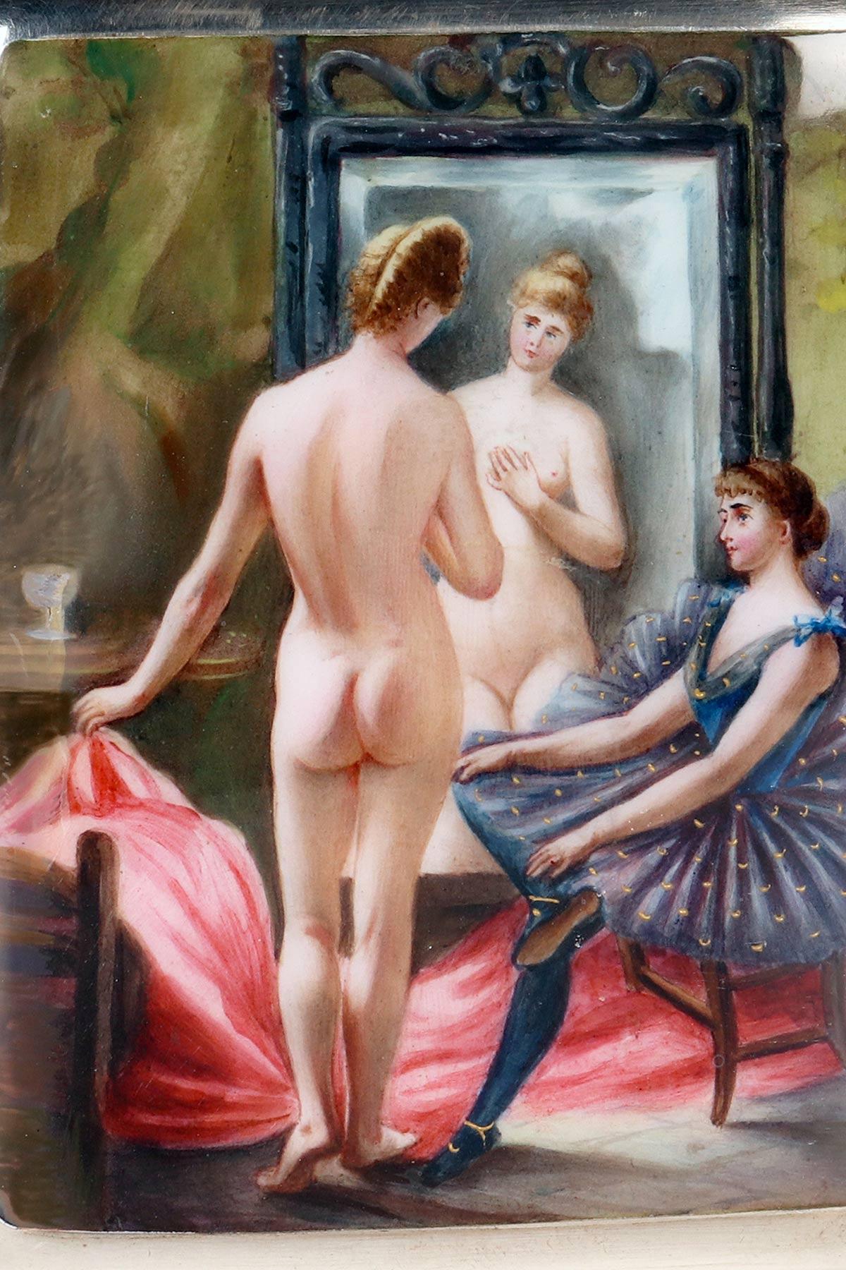 Portasigarette in argento smaltato con soggetto erotico, donna nuda. Germania 1900. In condizioni buone in vendita a Milan, IT