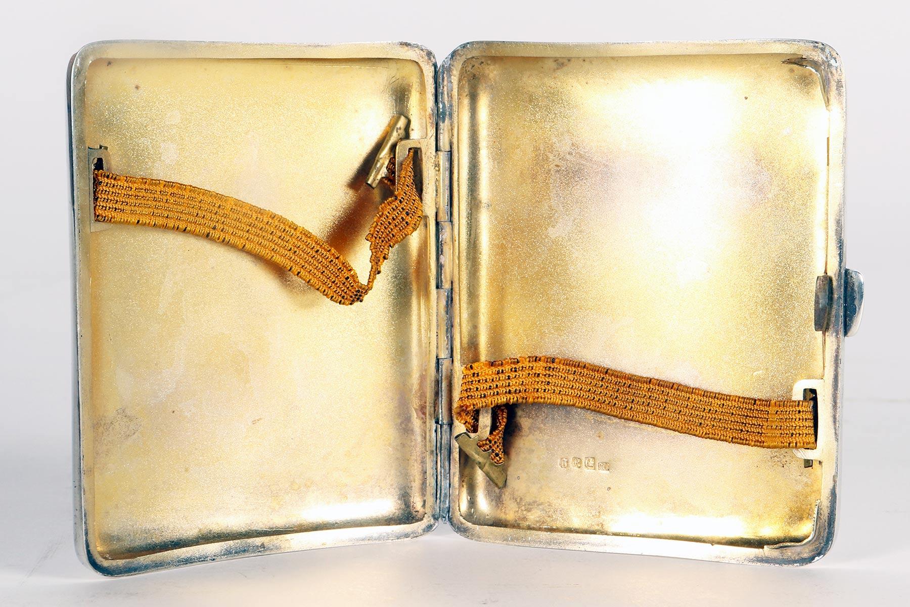 Portasigarette in argento smaltato con soggetto erotico, donna nuda. Germania 1900. in vendita 2